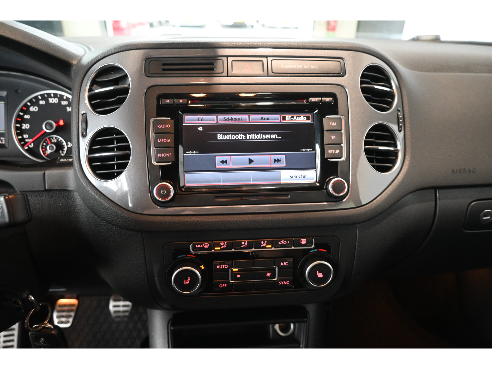 Volkswagen Tiguan 1.4 TSI Sport&Style 4Motion R-line Edition Clima Navigatie Stoelverwarming Goed Onderhouden! Inruil Mogelijk!