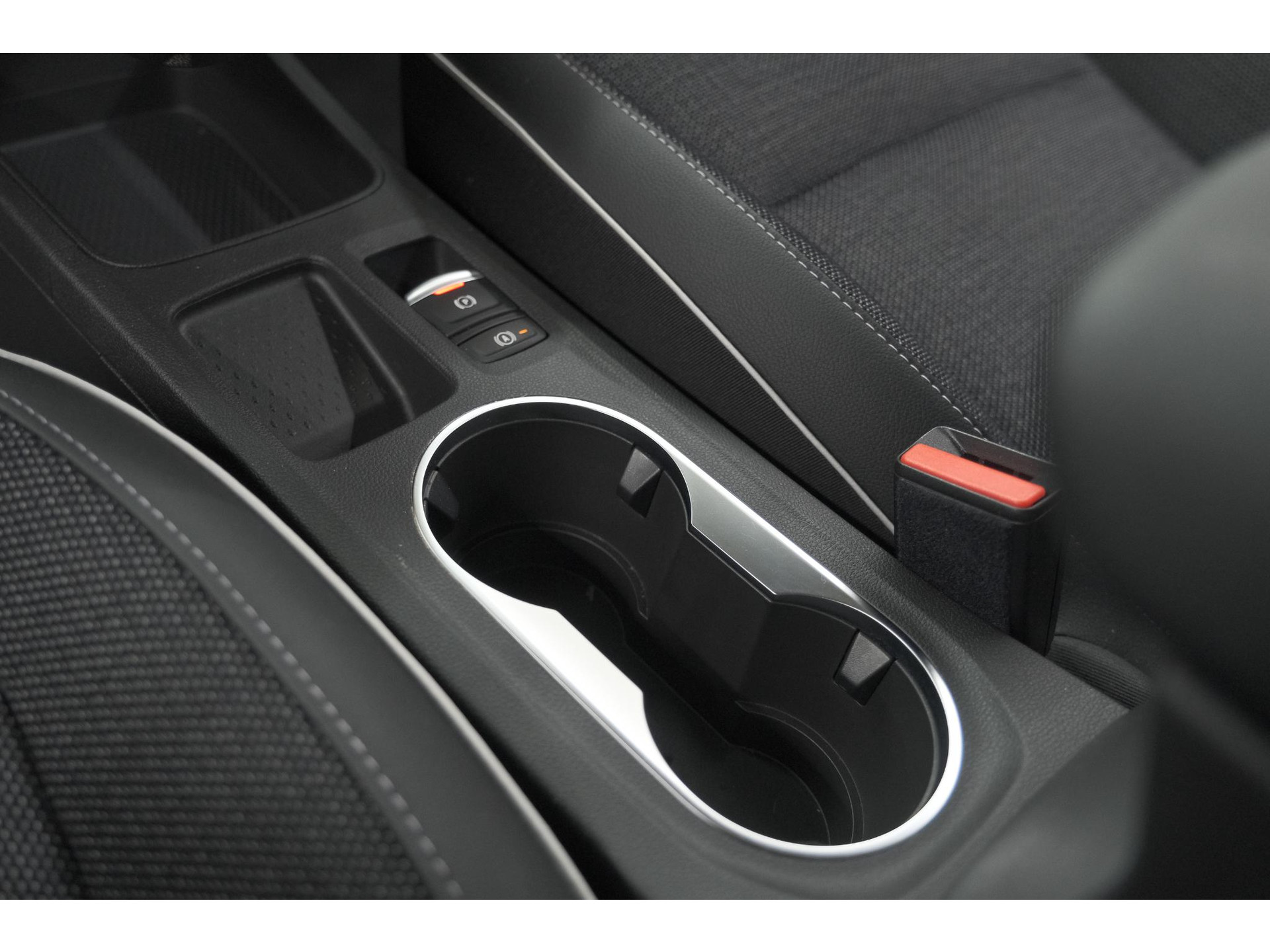 Renault Captur Mild Hybrid 140 EDC Techno | Camera | 9.3 Inch Scherm | Apple Carplay | Parkeersensoren | Allseason Banden | Stoelverwarming