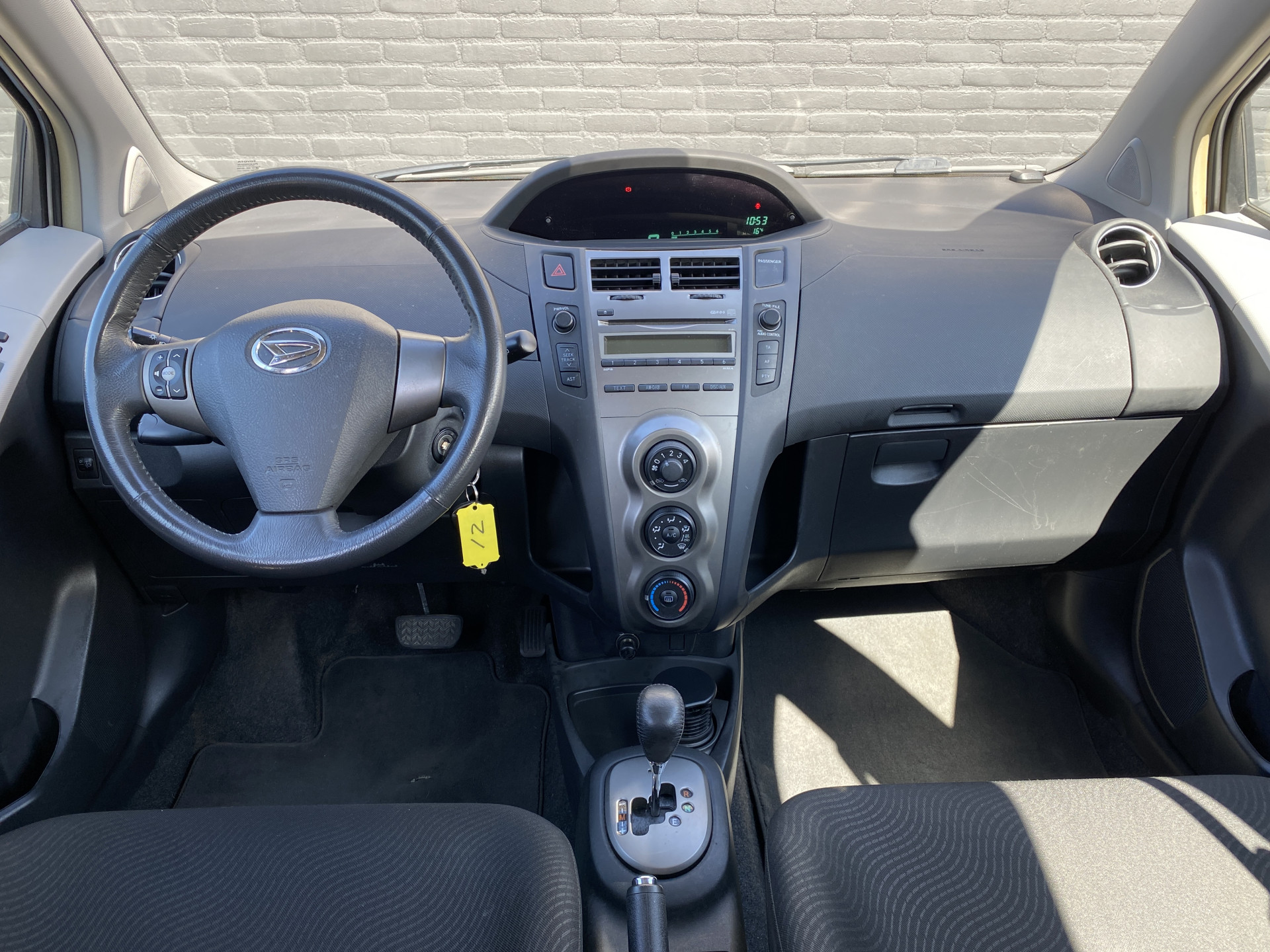 Daihatsu Charade 1.3 City AUT. | dealer onderhouden | airco | trekhaak | parkeersensoren | schuifbank | elektrisch pakket