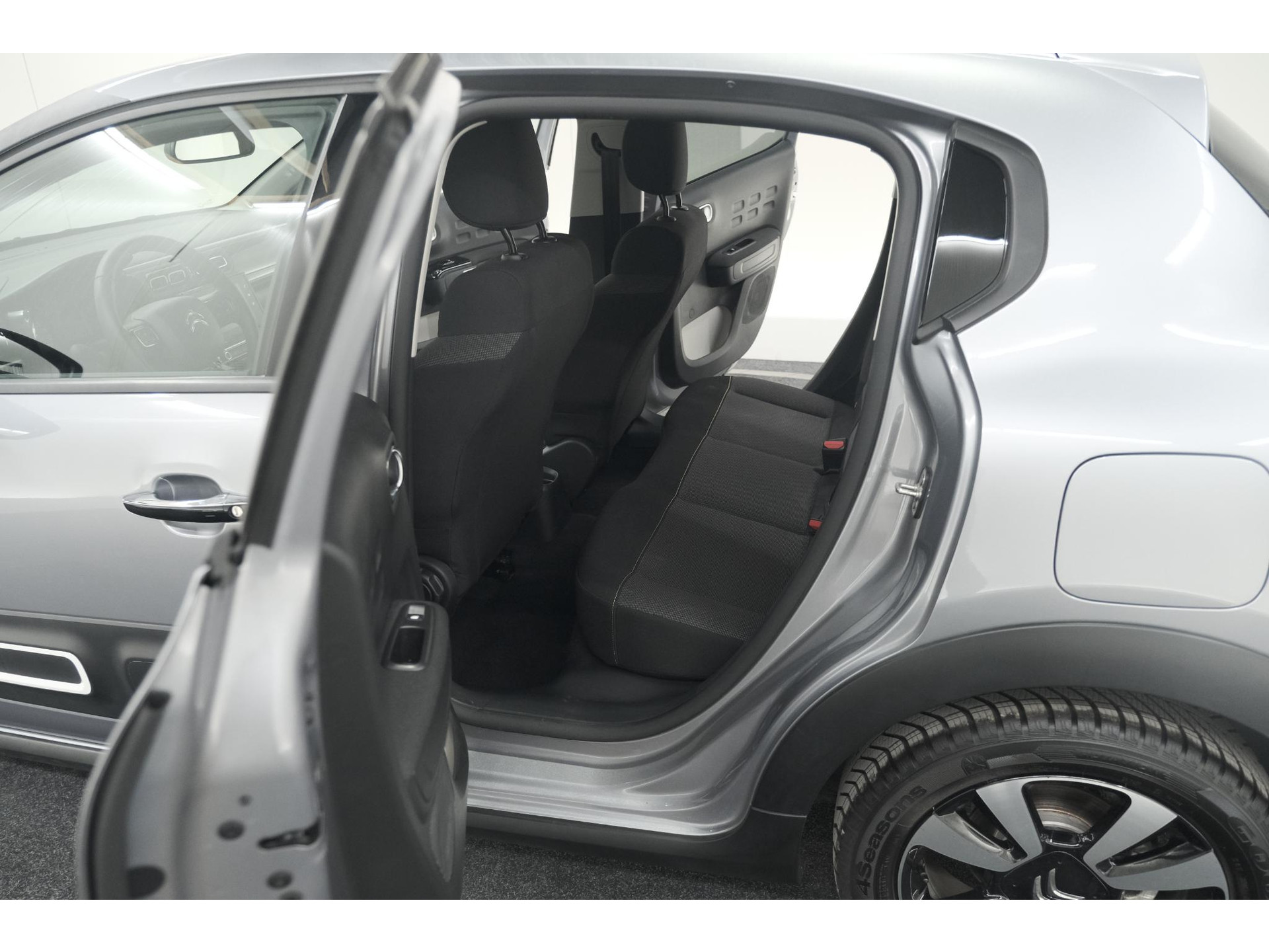 Citroen C3 PureTech 110 EAT6 Max | Camera | Parkeersensoren | Navigatie | Apple Carplay