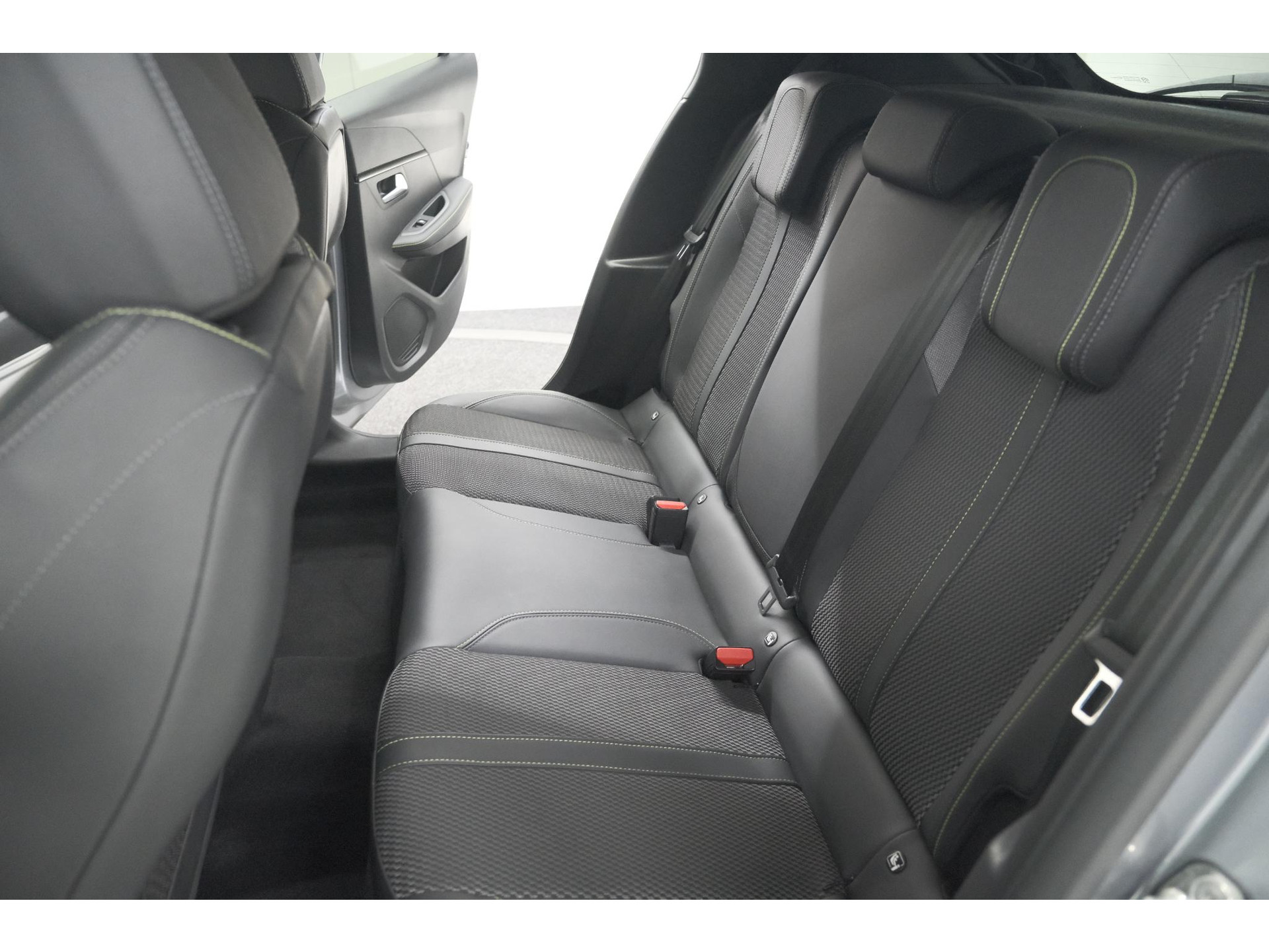 Peugeot 208 Hybrid 136 e-DCS6 GT | Camera | Apple Carplay & Android Auto | Parkeersensoren