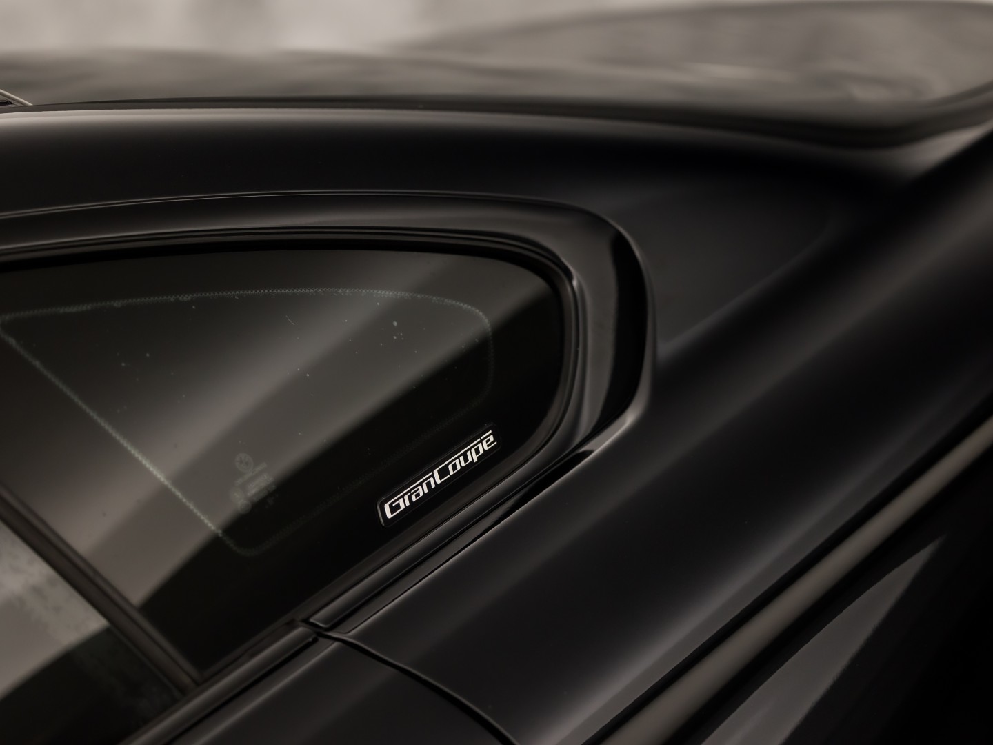 BMW 4-serie Gran Coupé 418i M Sport Automaat (SCHUIFDAK, M PAKKET, GROOT NAVI, HARMAN/KARDON, STOELVERWARMING, GETINT GLAS, SPORTSTOELEN, PARKEERSENSOREN, NIEUWE APK, NIEUWSTAAT)