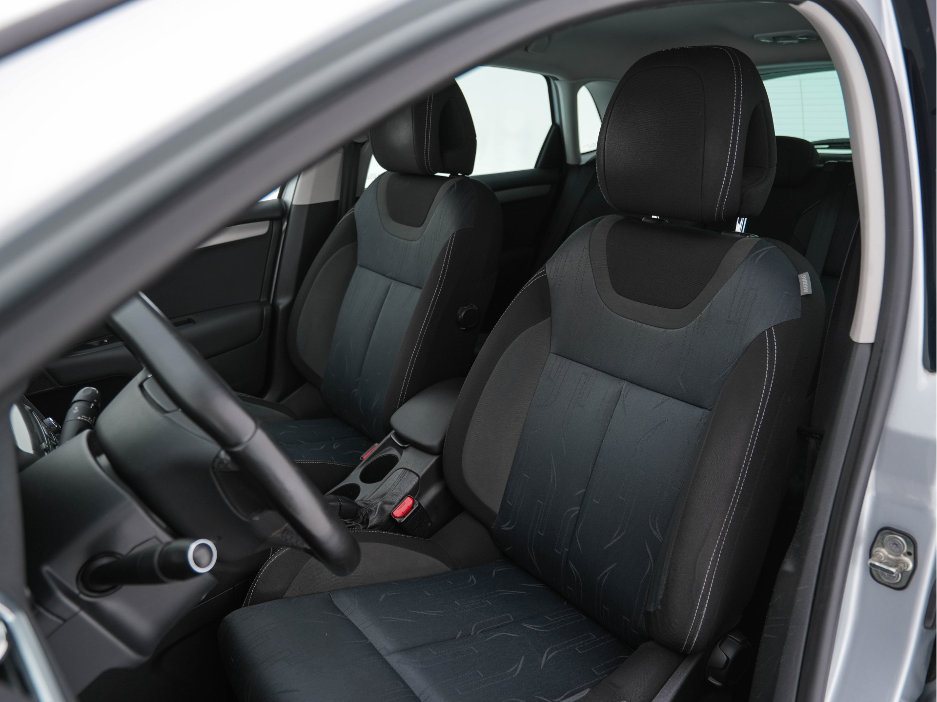 Citroën C4 1.6 HDi Ligne Business *NAVI-FULLMAP | ECC | PDC | CRUISE | TOWBAR | COMFORT-SEATS | PRIVACY-GLASS | 16''ALU*