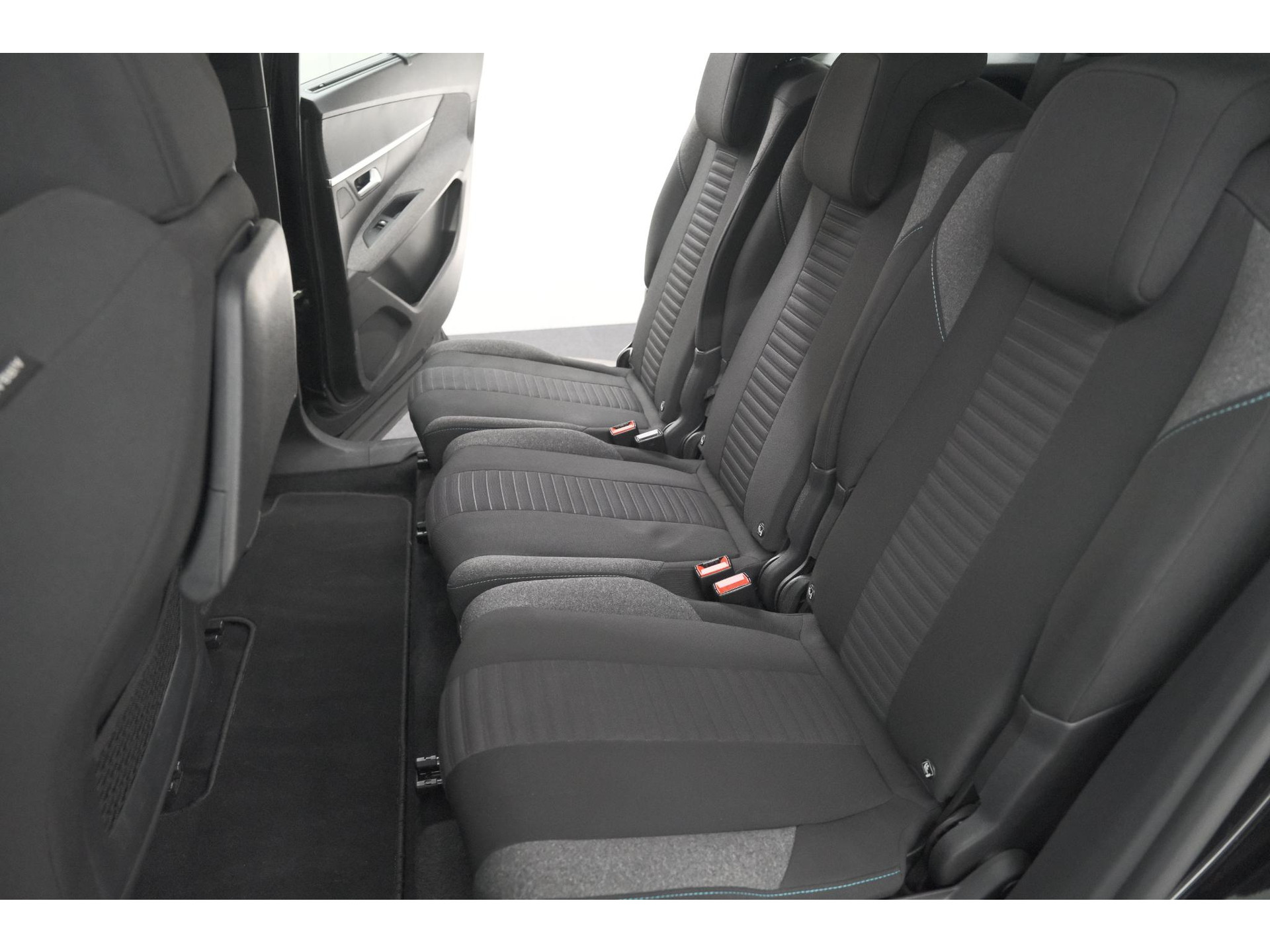 Peugeot 5008 PureTech 130 EAT8 Active Pack Business | 7 Zitplaatsen | Camera | Navigatie | Apple Carplay | Parkeersensoren