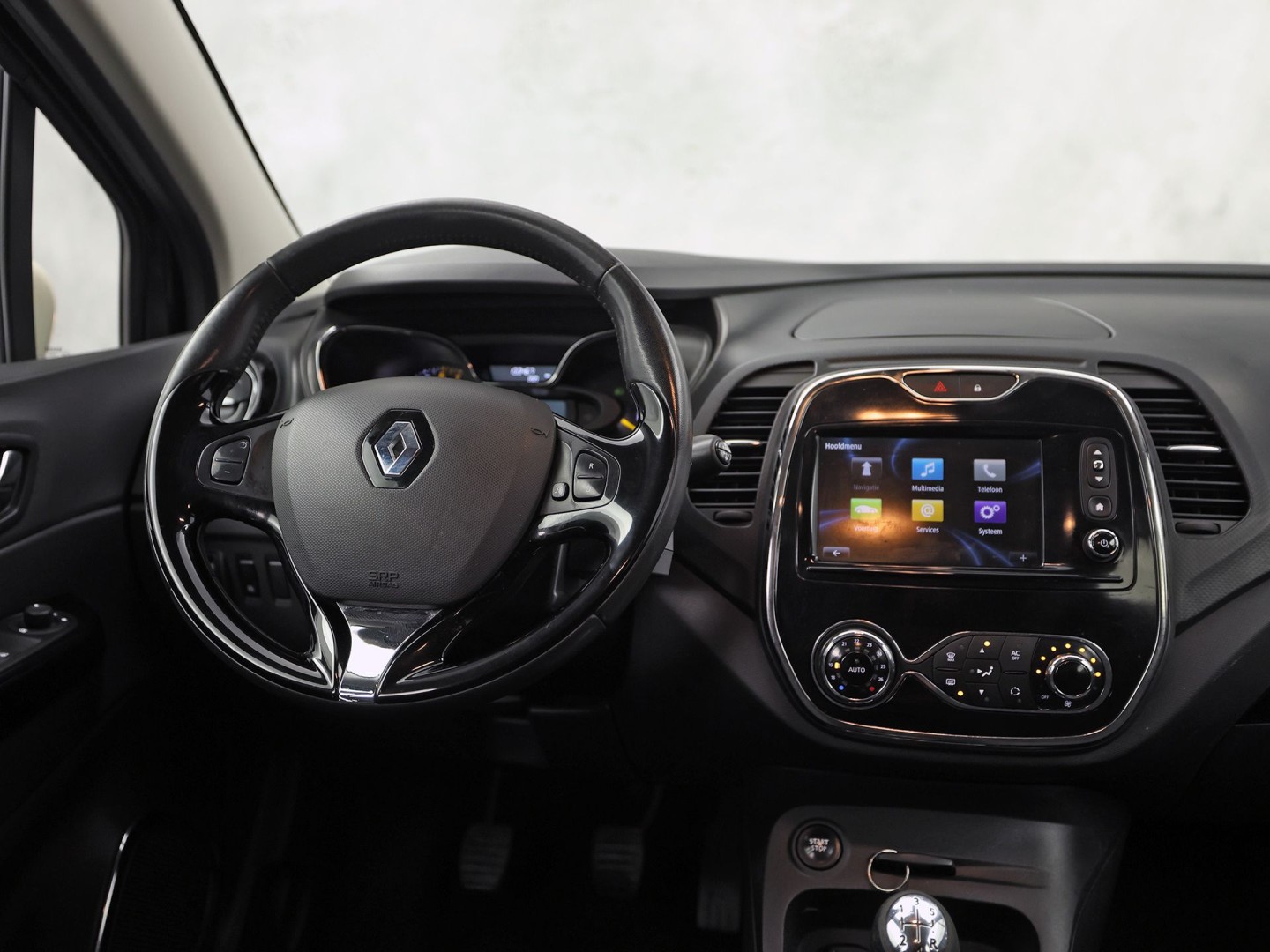 Renault Captur 0.9 TCe Dynamique Black Pack Automaat (NAP, NAVIGATIE, CLIMATE, GETINT GLAS, CAMERA, SPORTSTOELEN, CRUISE, ELEK PAKKET, NIEUWSTAAT)