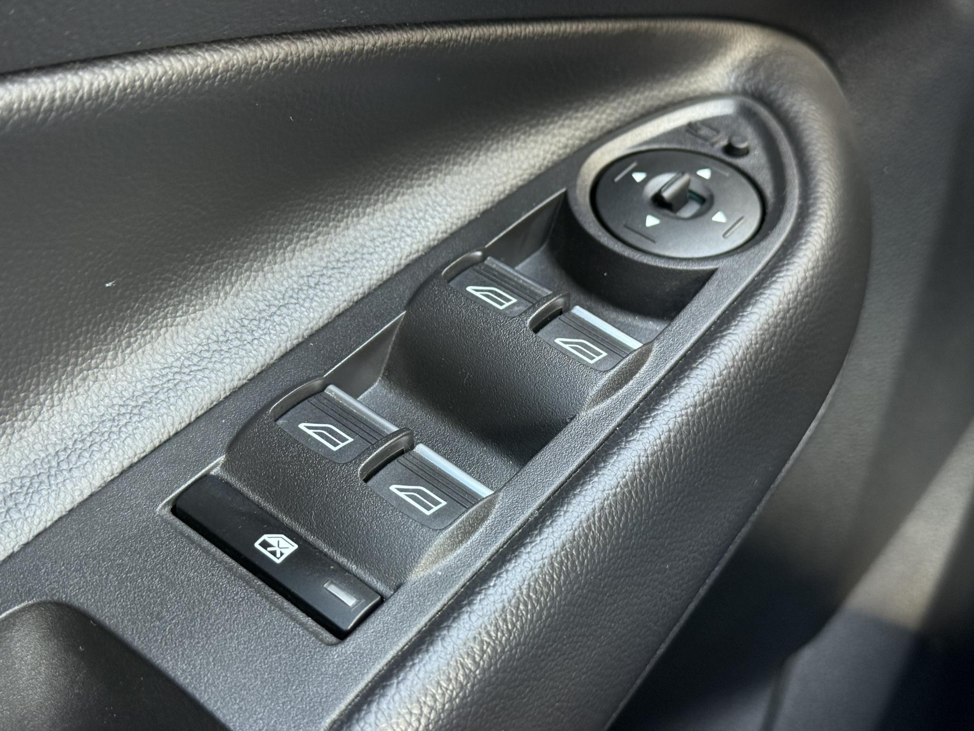 Ford Kuga 1.5 EcoBoost Trend Ultimate 2e Eigenaar,Navi,Dealer Onderhouden,Clima,Cruise,Apple Carplay/Android Auto,Pdc,6 Bak,120pkApk tot 07-2027