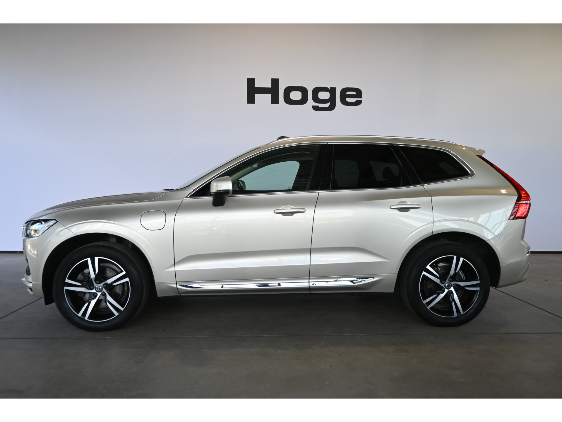 Volvo XC60 2.0 T8 Twin Engine AWD Inscription Harman/Kardon Navigatie Panoramadak Carplay Goed Onderhouden! Inruil Mogelijk!