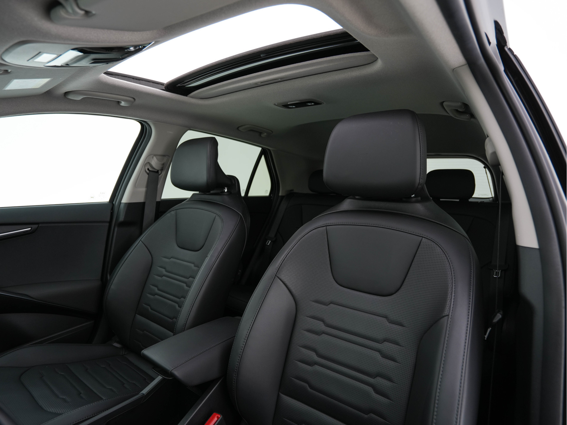 Kia Niro EV DynamicPlusLine 64.8 kWh [ 3-Fase ] (INCL-BTW) Aut. *PANO | HEAD-UP | LEATHER | DIGI-COCKPIT | NAVI-FULLMAP | DAB | ADAPT.CRUISE | CAMERA | COMFORT-SEATS | KEYLESS | DIGI-COCKPIT | SHIFT-PADDLES | HEATED-SEATS | CARPLAY | LANE-