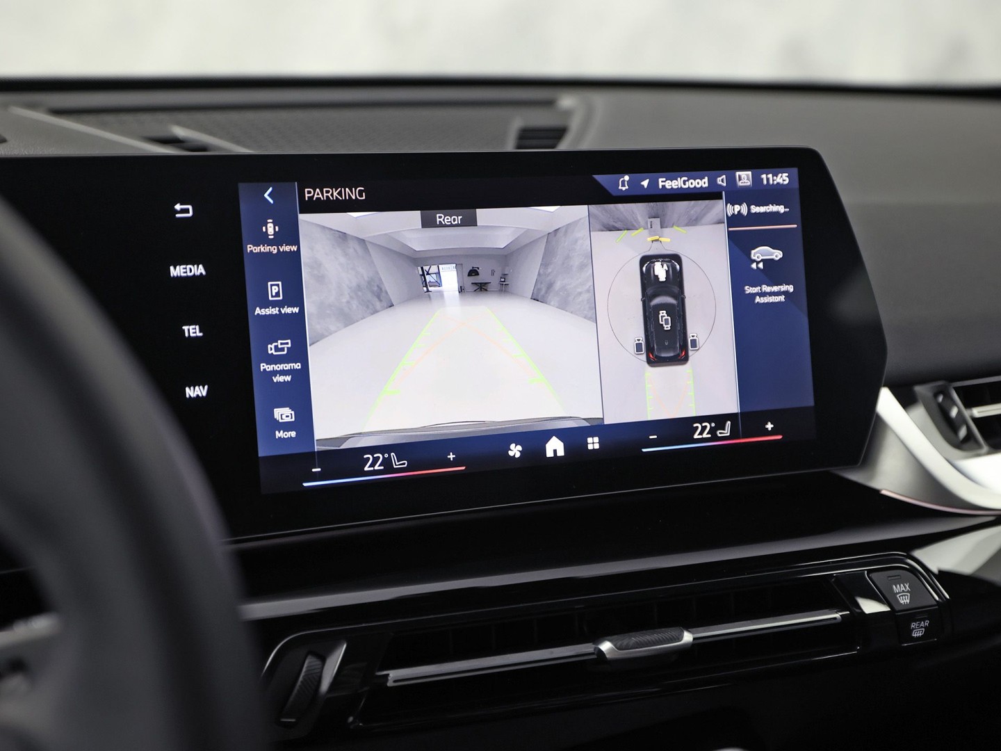 BMW X1 xDrive25e Sport Automaat 245Pk (APPLE CARPLAY, HEAD-UP DISPLAY, 360 CAMERA, GETINT GLAS, LEDER, STOELVERWARMING, ZWARTE HEMEL, NIEUWSTAAT)