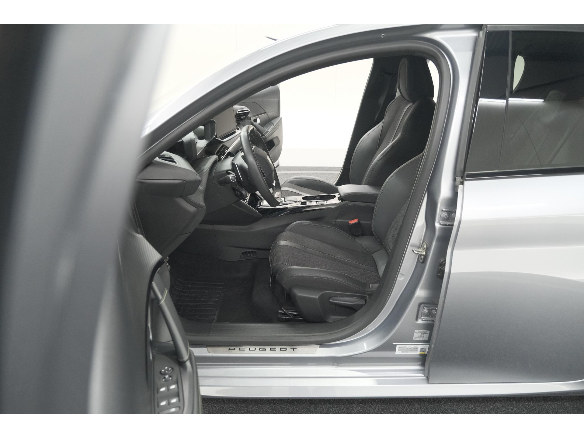 Peugeot 208 Hybrid 136 e-DCS6 GT | Camera | Apple Carplay & Android Auto | Parkeersensoren