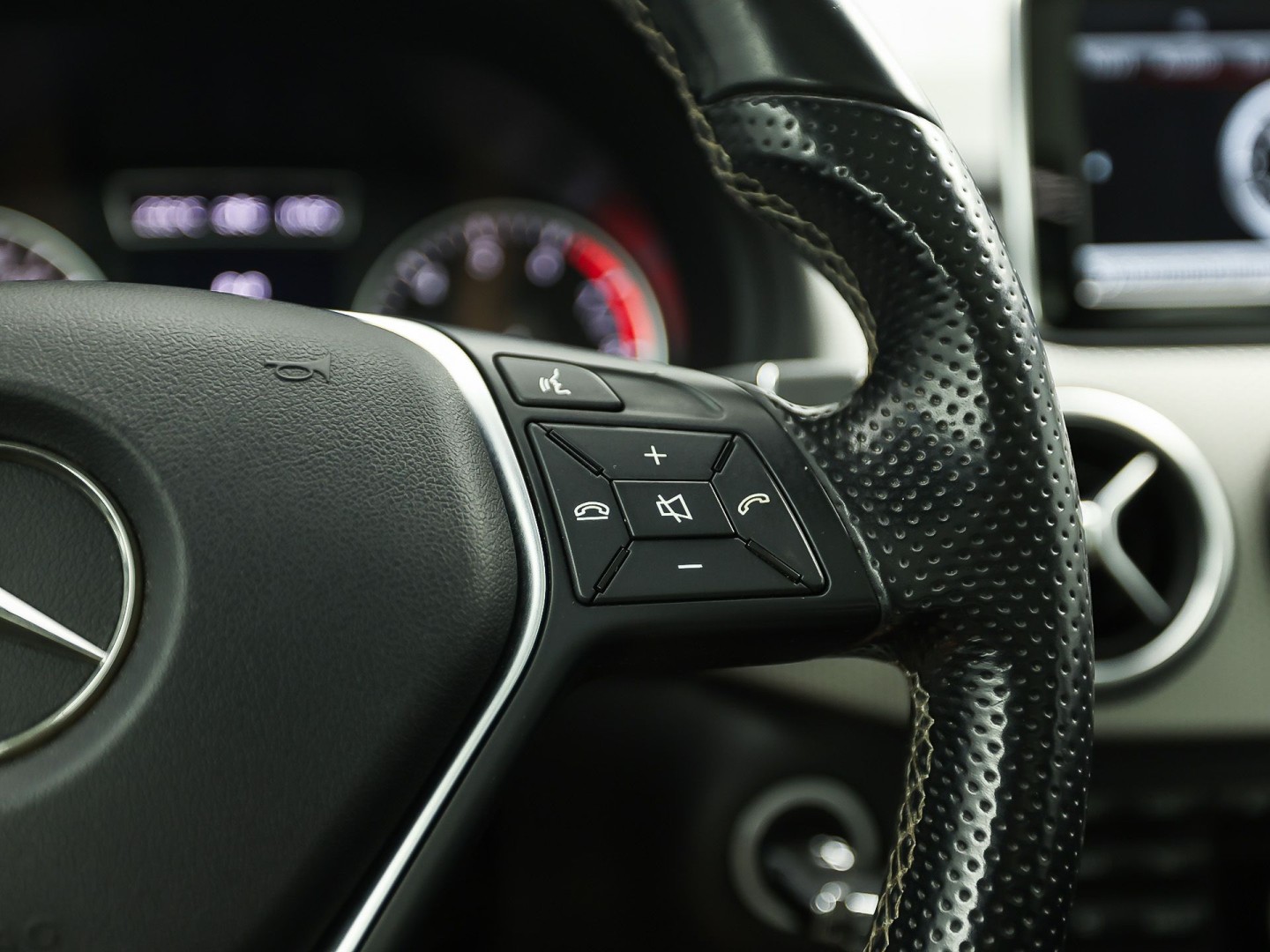 Mercedes-Benz B-Klasse 180 Sport Automaat (PANORAMADAK, GROOT NAVI, CLIMATE, SPORTSTOELEN, LEDER, XENON, CRUISE, NIEUWE APK, NIEUWSTAAT)