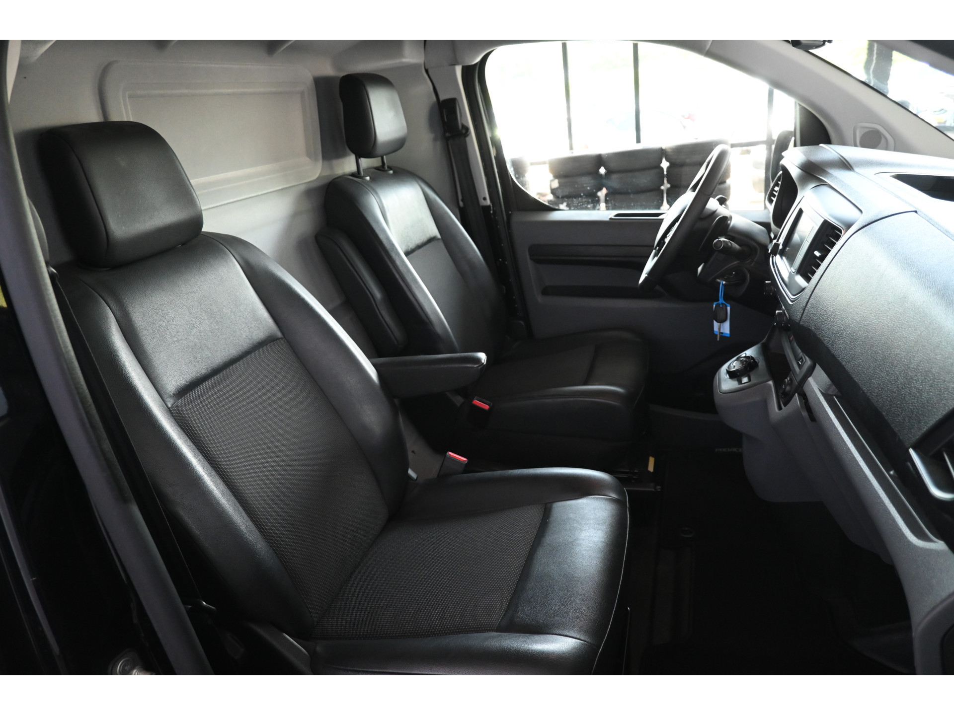 Toyota PROACE Worker 2.0 D-4D Navigator Long Automaat Clima Navigatie Stoelverwarming Rijklaarprijs! Inruil Mogelijk!