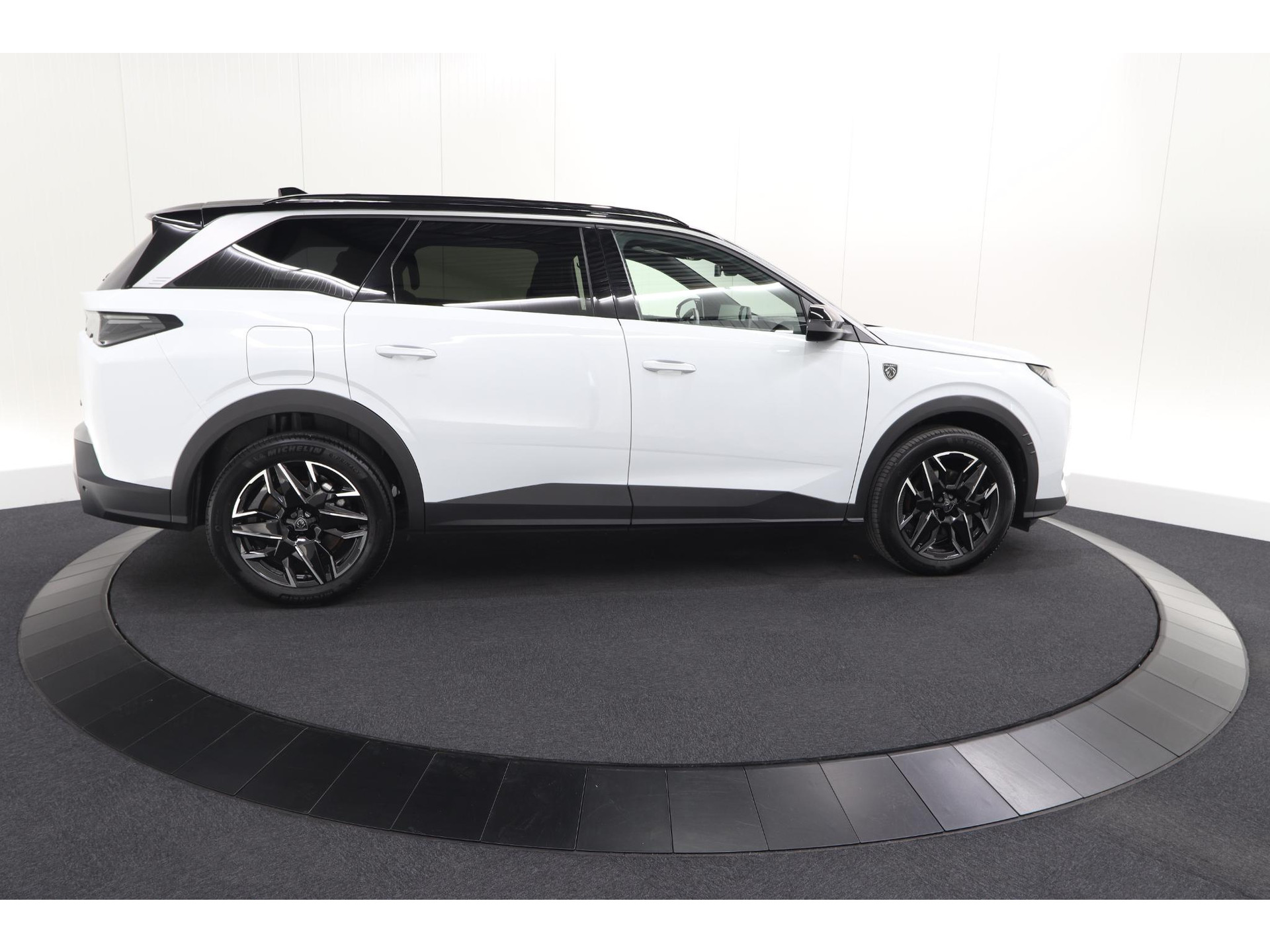 Peugeot 5008 1.2 Hybrid 136 GT 7p | Adaptieve Cruise Control | Camera | Elektrische Kofferklep | Stoelverwarming
