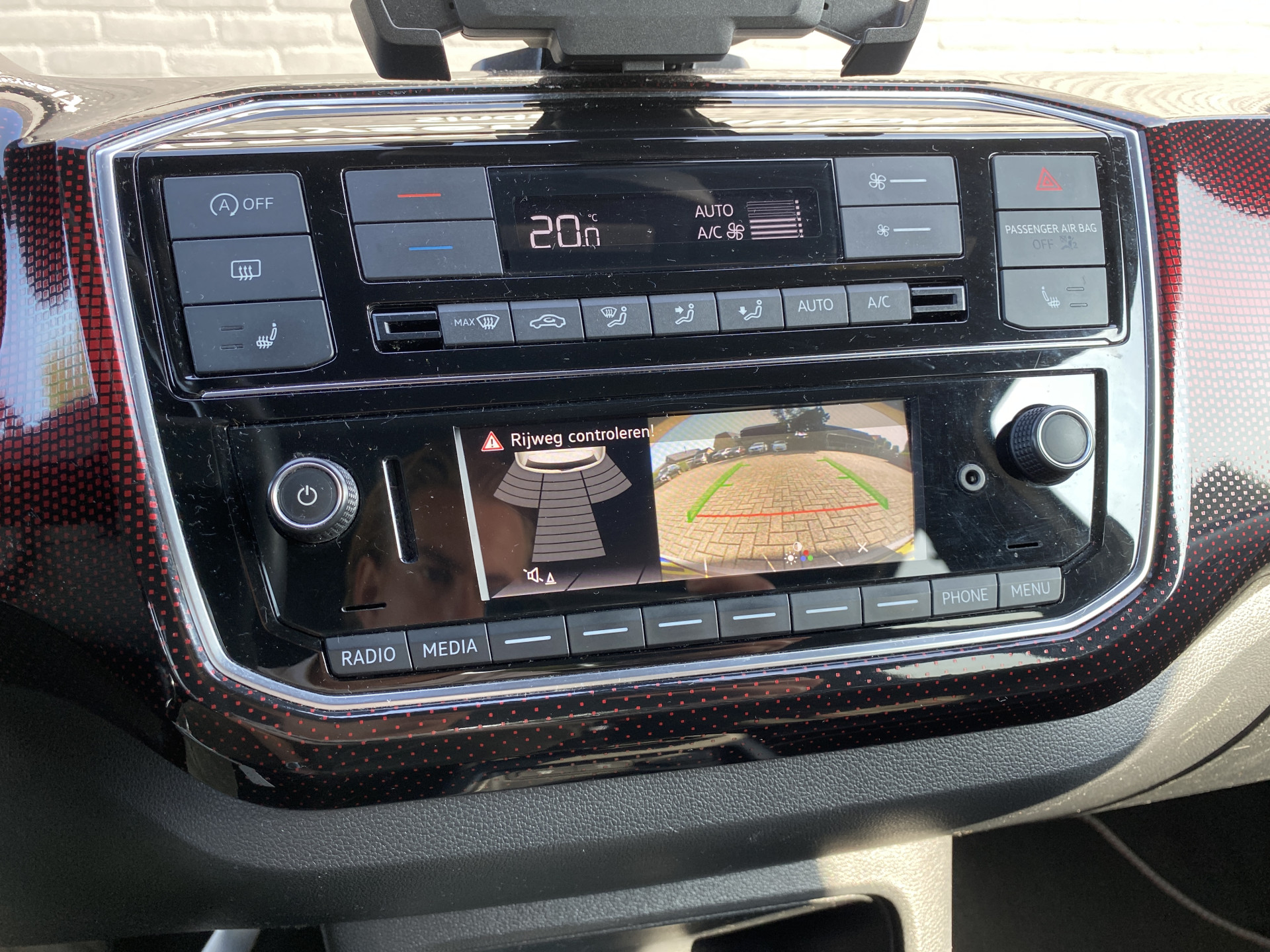 Volkswagen Up! 1.0 TSI GTI 116 pk | 17 inch lichtmetaal | stoelverwarming | climate control | zwart dak-spiegels | NL auto
