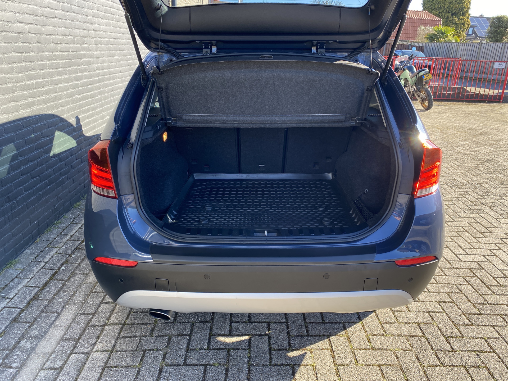 BMW X1 sDrive18i Executive AUT. | navigatie | panoramadak | sportstoelen | xenon verlichting | lichtmetalen velgen 18 inch