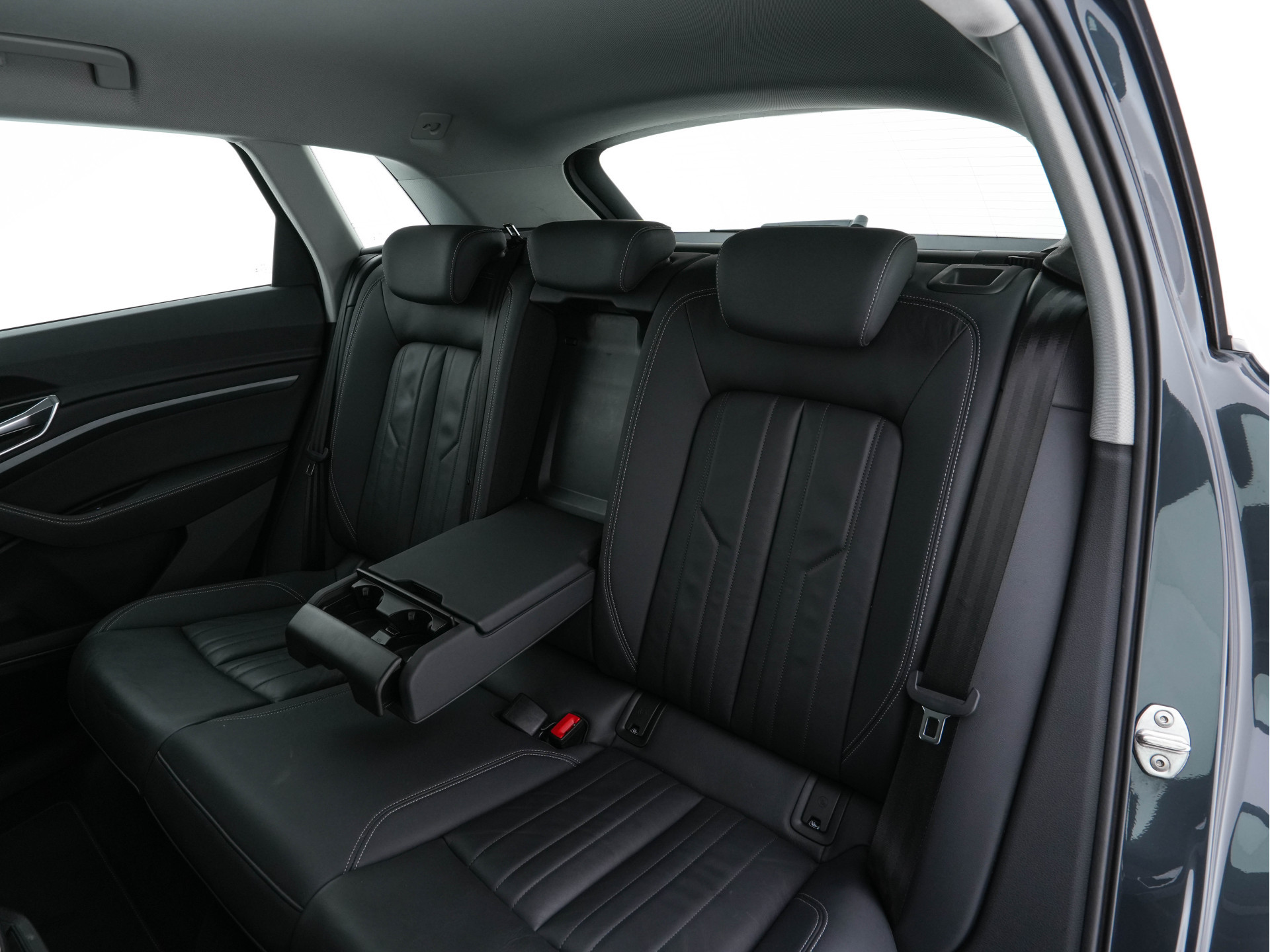 Audi e-tron 55 quattro Advanced edition Plus 95 kWh (3-Fase-11 kW) {SOH-93%} (INCL-BTW) Aut.*HEATPUMP | LEATHER | ADAPTIVE-CRUISE | FULL-LED | DIGI-COCKPIT | KEYLESS | MEMORY-PACK | CAMERA | NAVI-FULLMAP | SHIFTPADDLES | DAB+ | HEATED-COMFORTSEATS | DRIVE