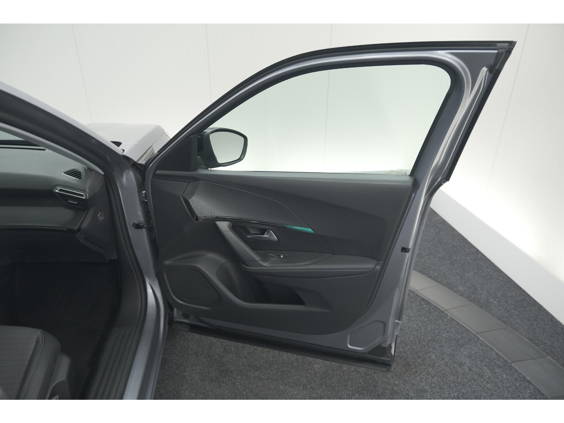 Peugeot e-2008 EV Allure Pack 50 kWh | 3 Fase Laadfunctie | Camera | Navigatie | Parkeersensoren | Apple Carplay