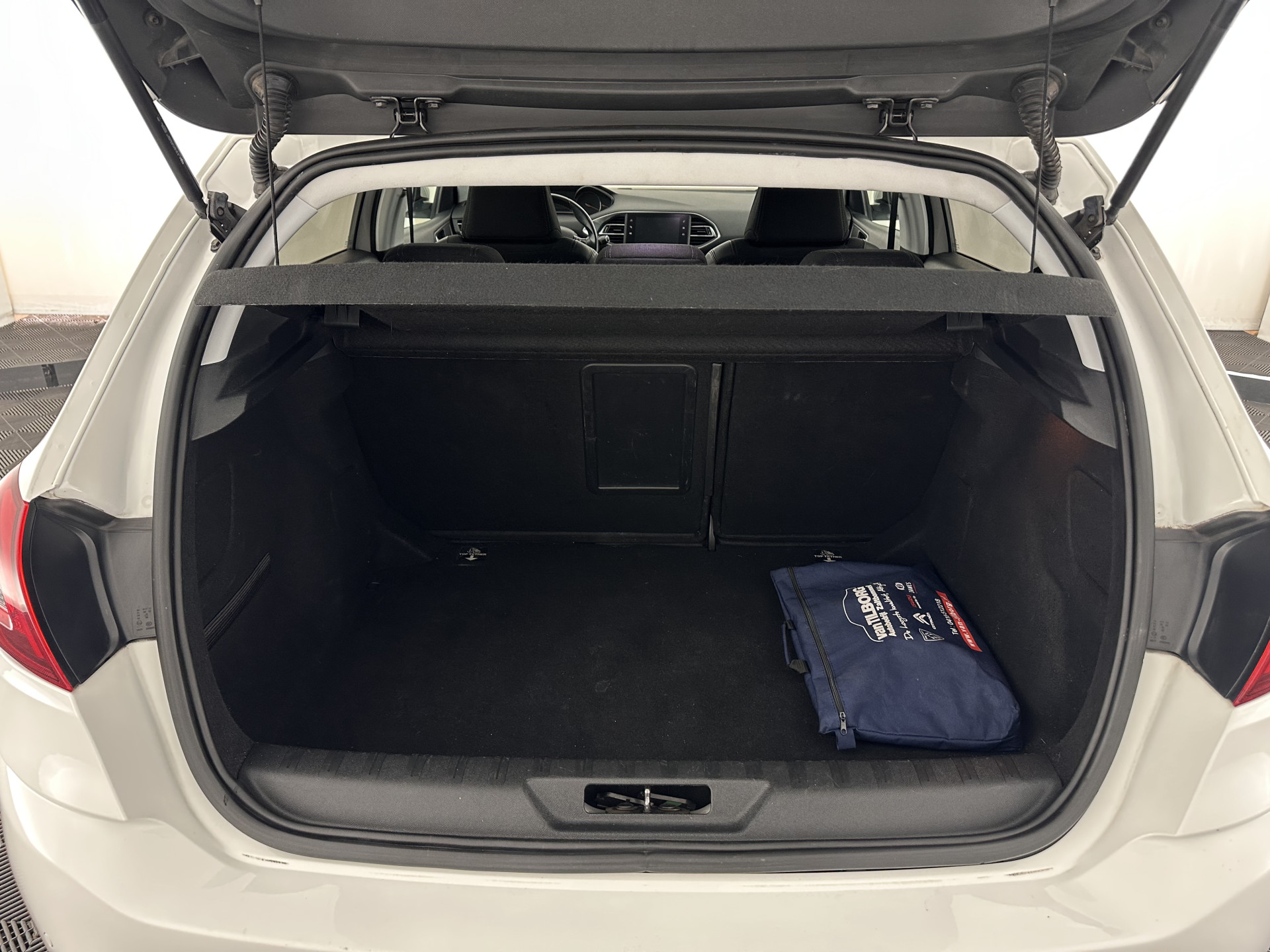 Peugeot 308 1.5 Blue HDi Allure *FULL-LED | HEATED-SPORTSEATS | NAVI-FULLMAP | DAB | ECC | PDC | CRUISE | PRIVACYGLASS | 16''ALU*