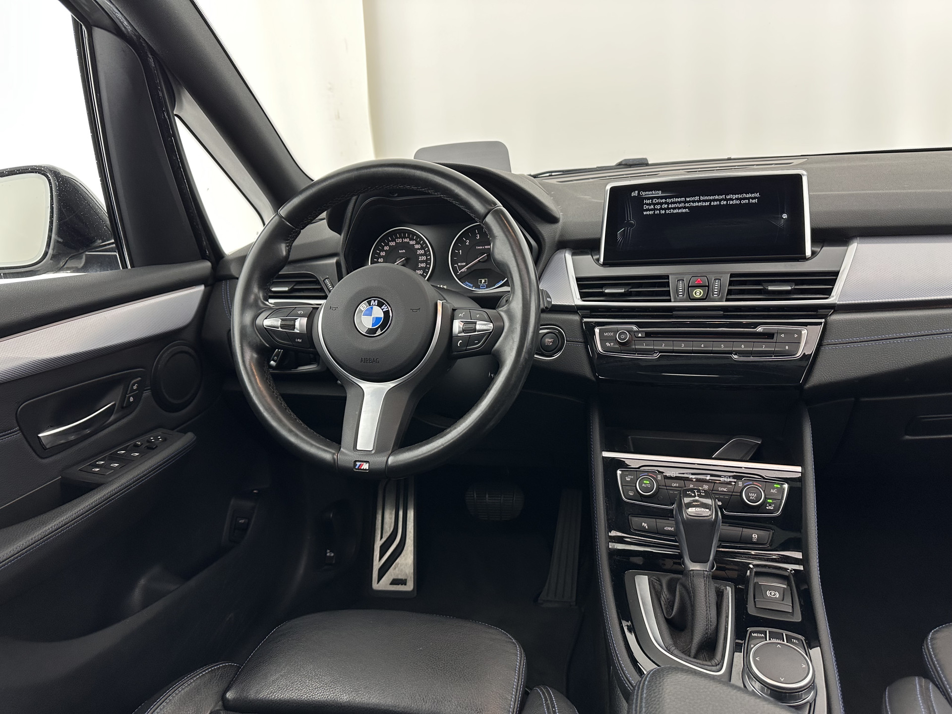 BMW 2-serie Active Tourer 225xe M-Sportpack iPerformance Centennial High Executiv (INCL-BTW) Aut. *PANO | HEAD-UP | LEATHER | FULL-LED | CAMERA | NAVI-FULLMAP | HEATED-SPORTSEATS | KEYLESS | ECC | PDC | CRUISE | 17''ALU*