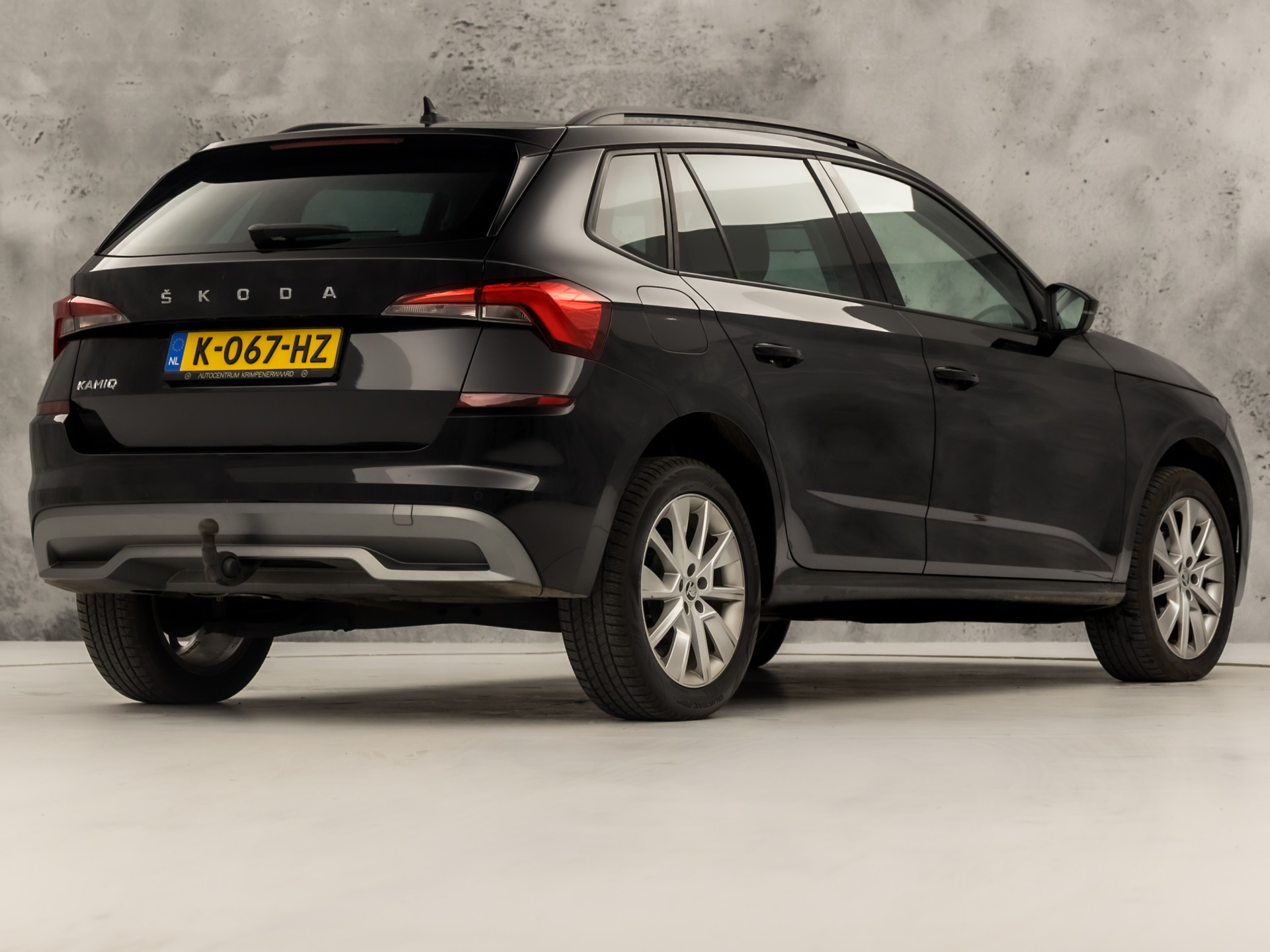 Škoda Kamiq 1.0 TSI Sport (VIRTUAL COCKPIT, APPLE CARPLAY, GROOT NAVI, TREKHAAK, PARKEERSENSOREN, SPORTSTOELEN, GETINT GLAS, CRUISE, NIEUWE APK, NIEUWSTAAT)