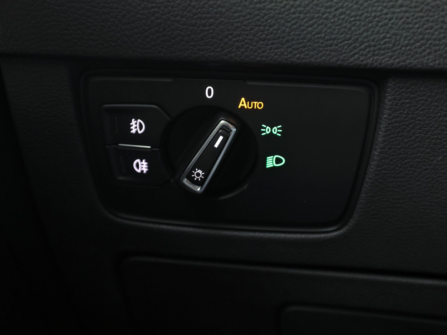 Volkswagen Passat Variant 1.4 TSI ACT Highline 150Pk Automaat (APPLE CARPLAY, GROOT NAVI, CLIMATE, CAMERA, SPORTSTOELEN, GETINT GLAS, KEYLESS START, ADAPTIVE CRUISE,
