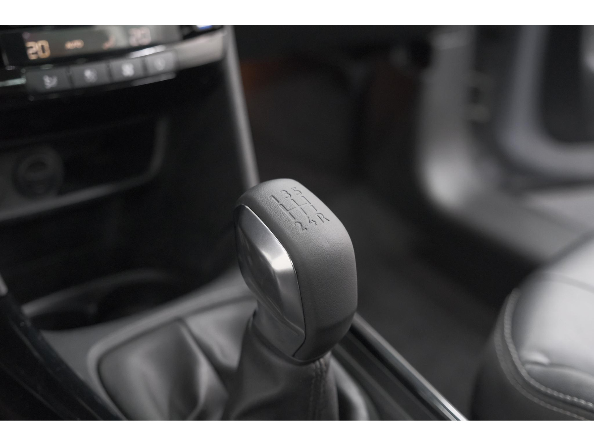 Peugeot 2008 PureTech 110 Allure | Panoramadak | Apple Carplay | Navigatie | Parkeersensoren