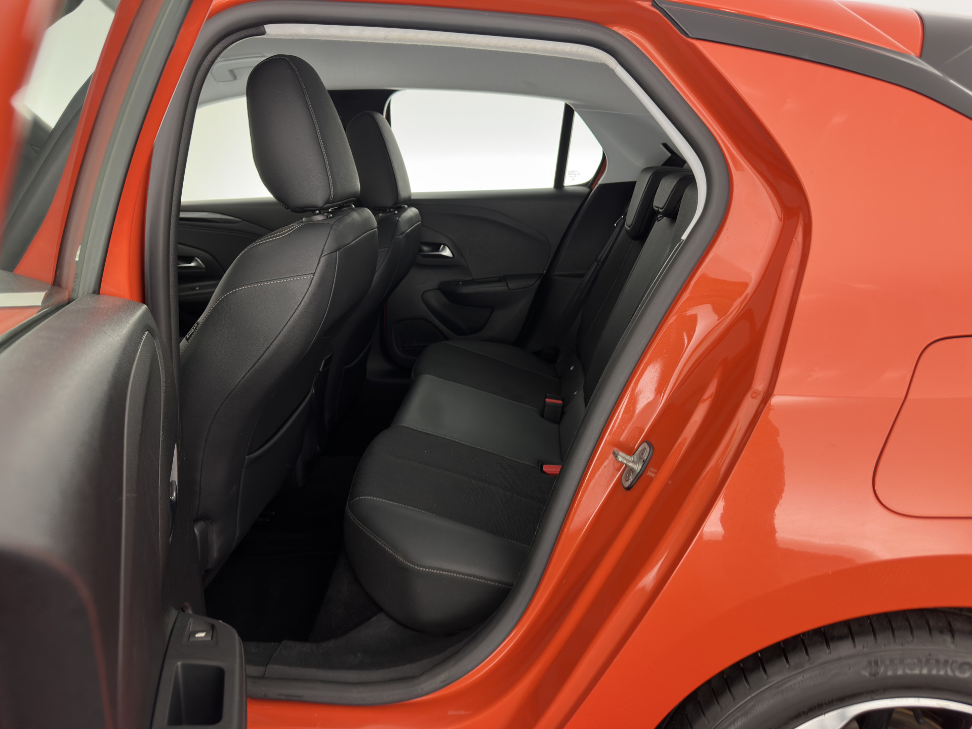 Opel Corsa-e Elegance 50 kWh [3-FASE] {SOH-90%} (INCL-BTW) Aut.*FULL-LED | DIGI-COCKPIT | LEATHER-MICROFIBRE | CARPLAY | CAMERA | ECC | KEYLESS | CRUISE | DAB | 16'' ALU*