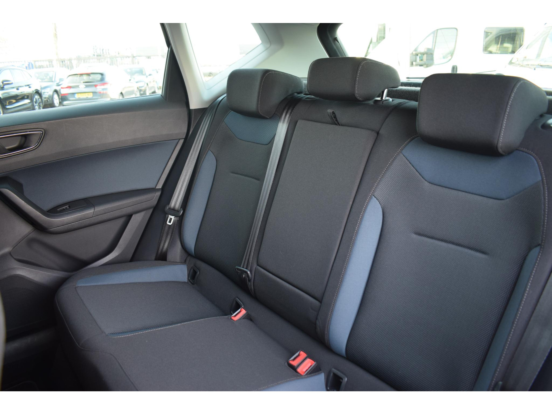 SEAT Ateca 1.0 EcoTSI Style Business Intense | Trekhaak | Apple CarPlay | Camera | Climate
