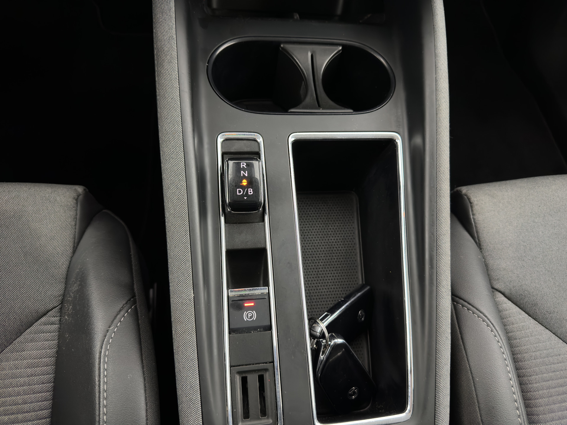 ŠKODA Enyaq iV 80 {SOH-90%} [ 3-Fase ] (INCL-BTW) *LEATHER-FABRIC | FULL-LED | DIGI-COCKPIT | CAMERA | KEYLESS | NAVI-FULLMAP | AMBIENT-LIGHT | ECC | HEATED-COMFORTSEATS | DAB+ | PDC | CRUISE | CARPLAY | TOWBAR | 19"ALU*