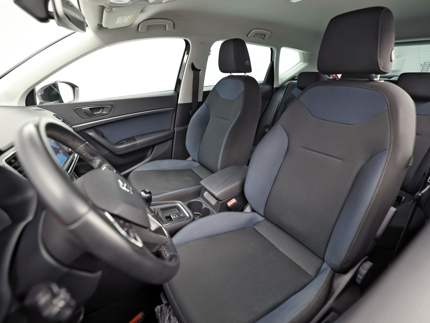 SEAT Ateca 1.0 TSI Sport (GROOT NAVI, APPLE CARPLAY, CAMERA, GETINT GLAS, LM VELGEN, CLIMATE, AUTOMATISCH INPARKEREN, NIEUWE APK)