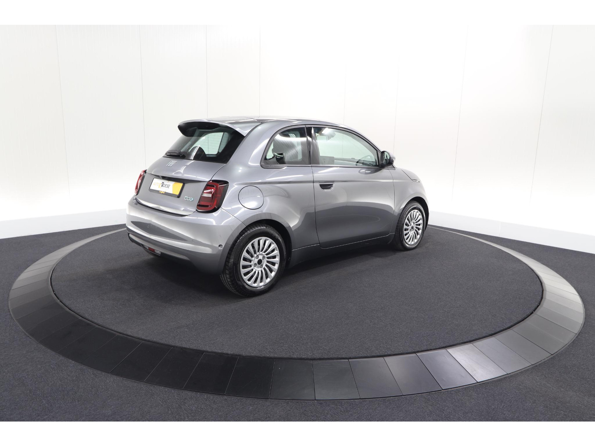 Fiat 500 Urban 42 kWh | SOH 97.6% | 3 Fase Laadfunctie | Camera | Apple Carplay | Parkeersensoren