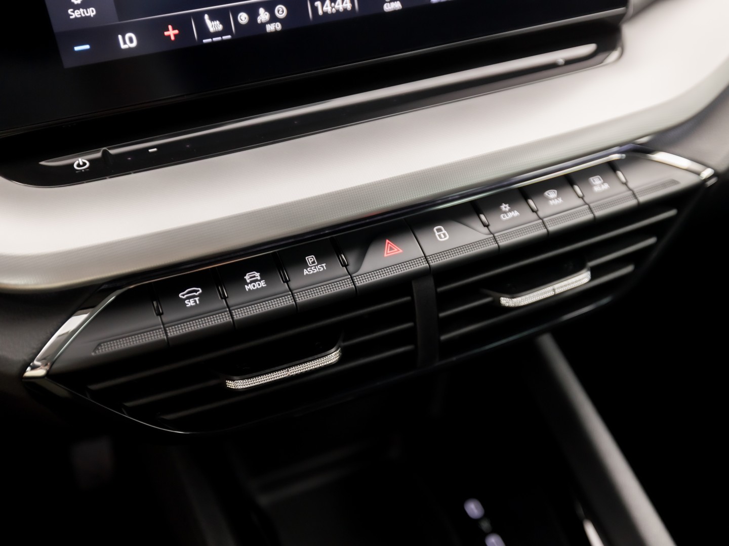 ŠKODA Octavia Combi 1.4 TSI iV PHEV Sport 218Pk Automaat (VIRTUAL COCKPIT, APPLE CARPLAY, GROOT NAVI, CAMERA, STOELVERWARMING, SPORTSTOELEN, GETINT GLAS, CRUISE, NIEUWE APK, NIEUWSTAAT)