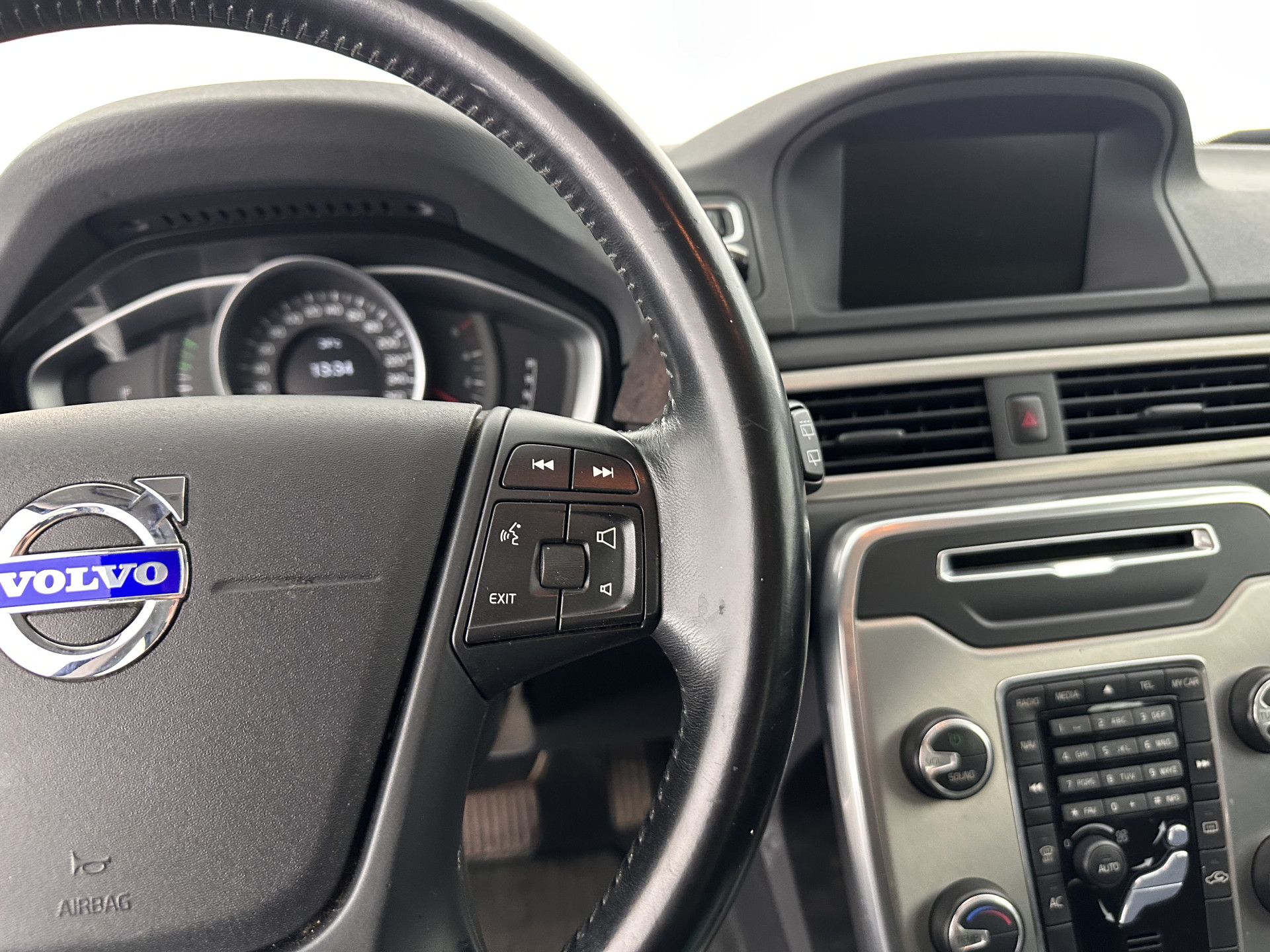 Volvo V70 1.6 D2 Kinetic Sport-Pack Aut. *NAVI-FULLMAP | COMFORT-SEATS | ECC | SIPS | PDC | CRUISE | PRIVACY-GLASS | TOWBAR | 17''ALU*