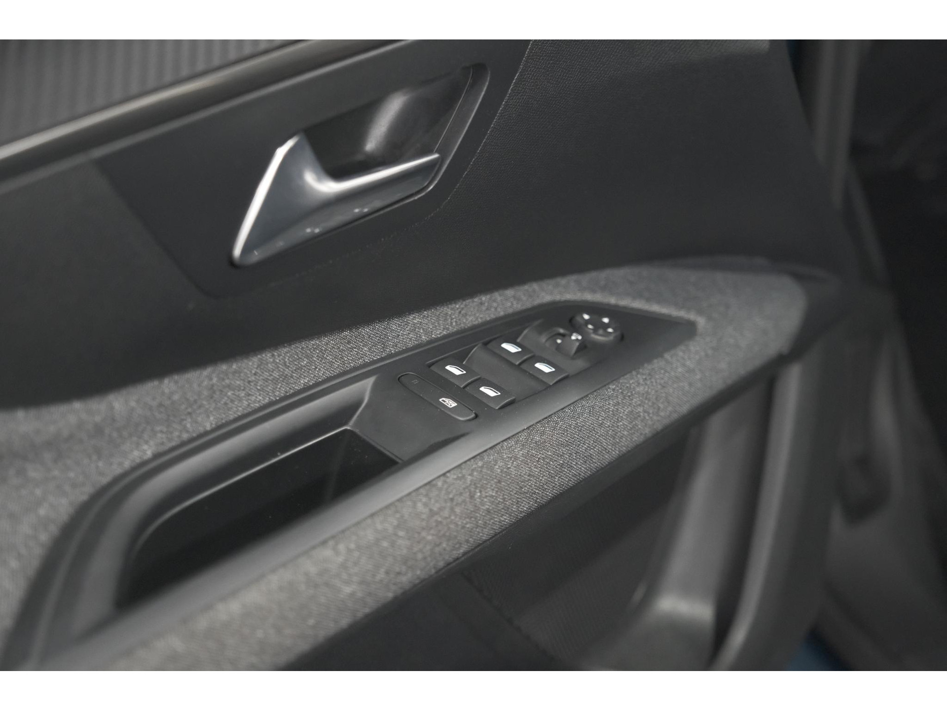 Peugeot 5008 PureTech 130 EAT8 Active Pack | 7 Zitplaatsen | Apple Carplay | Parkeersensoren | Navigatie