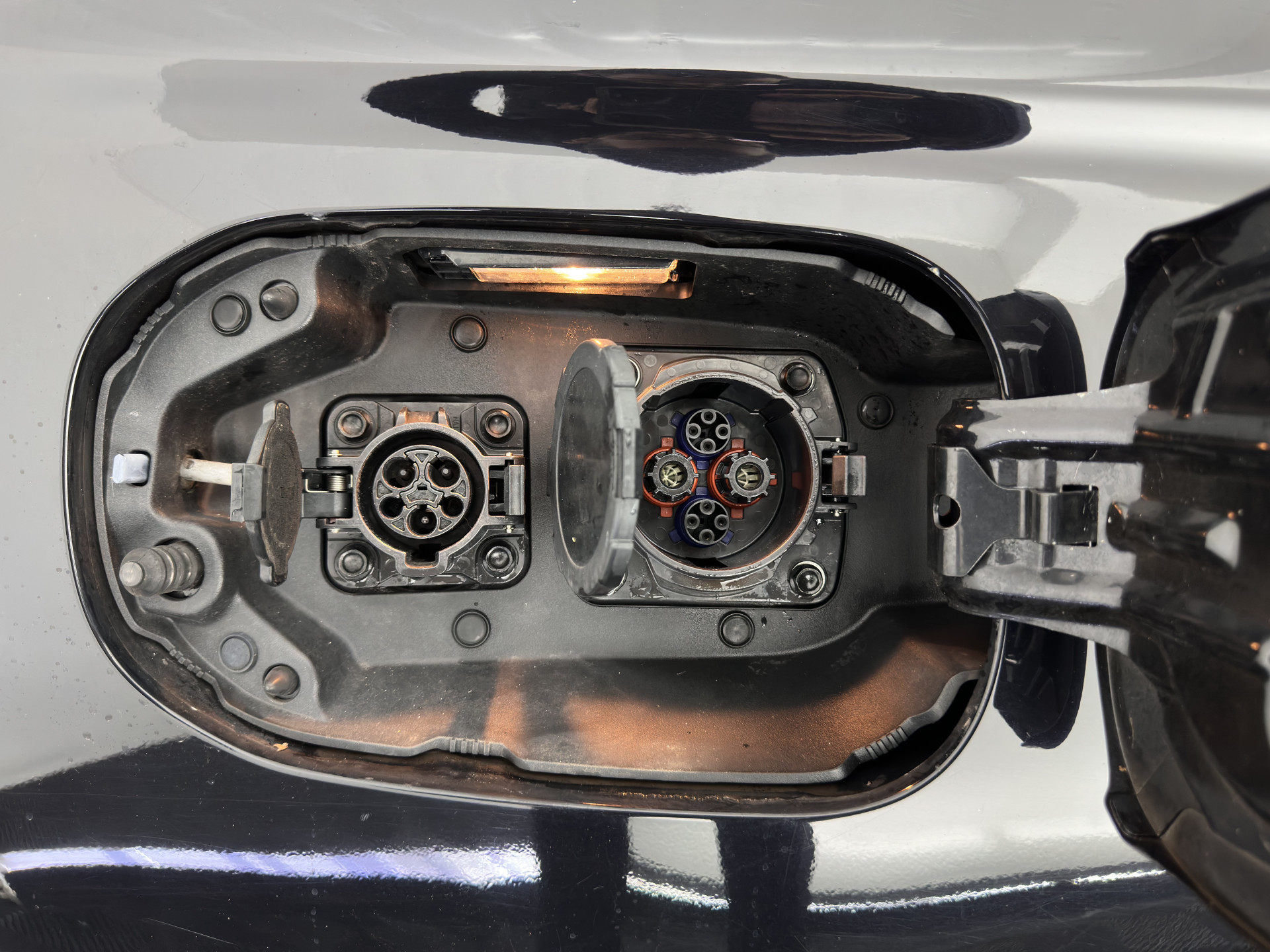 Mitsubishi Outlander 2.0 PHEV Instyle+ (Plug-In) Aut.* FULL-LEATHER | XENON | NAVI-FULLMAP | KEYLESS | CAMERA | HEATED-COMFORTSEATS | ECC | SHIFT-PADDELS | PDC | CRUISE | DAB | TOWBAR | PRIVACY-GLASS | LANE-ASSIST | 18'' ALU*