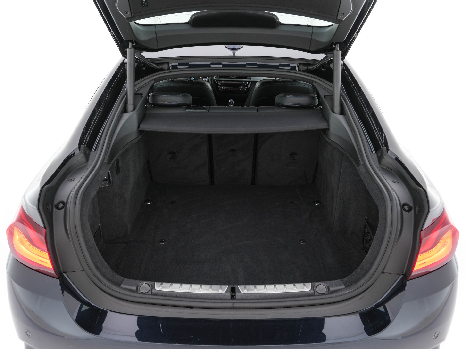 BMW 4-serie Gran Coupé 420i M-Sportpack High Executive Edition (INCL-BTW) Aut. *LEATHER | FULL-LED | DIGI-COCKPIT | HIFI-SOUND | HEATED-SPORTSEATS | DAB+ | CAMERA | SHIFTPADDLES | PRIVACYGLASS | HEAD-UP | TOWBAR | KEYLESS | CARBON-INLAY | 19''ALU*