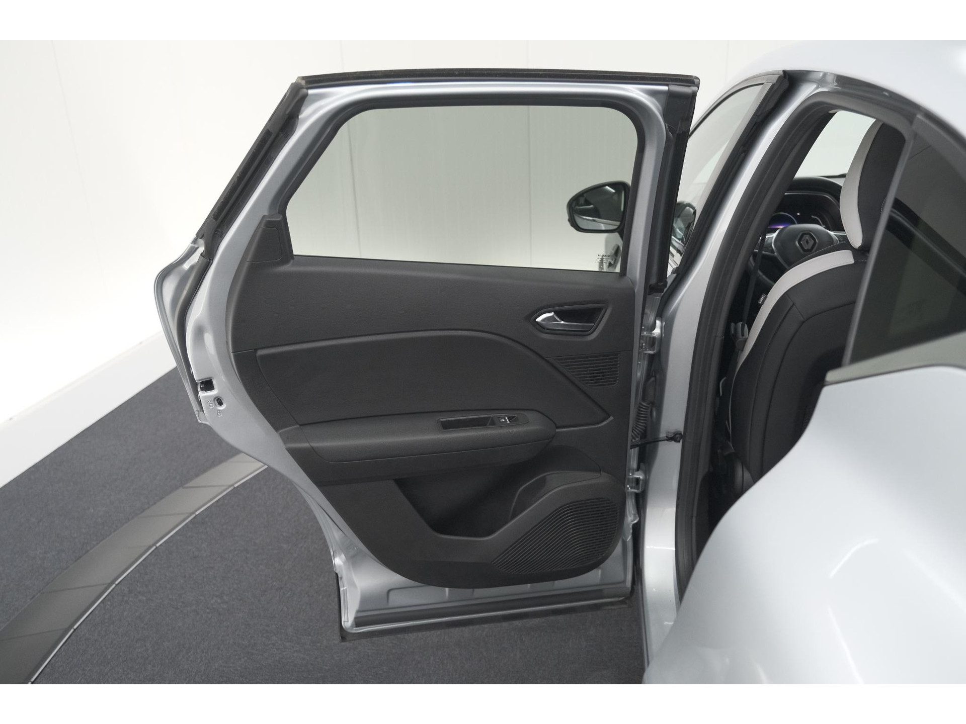 Renault Captur 1.6 E-Tech full hybrid 145 techno | Camera | Parkeersensoren | Climate control | Keyless