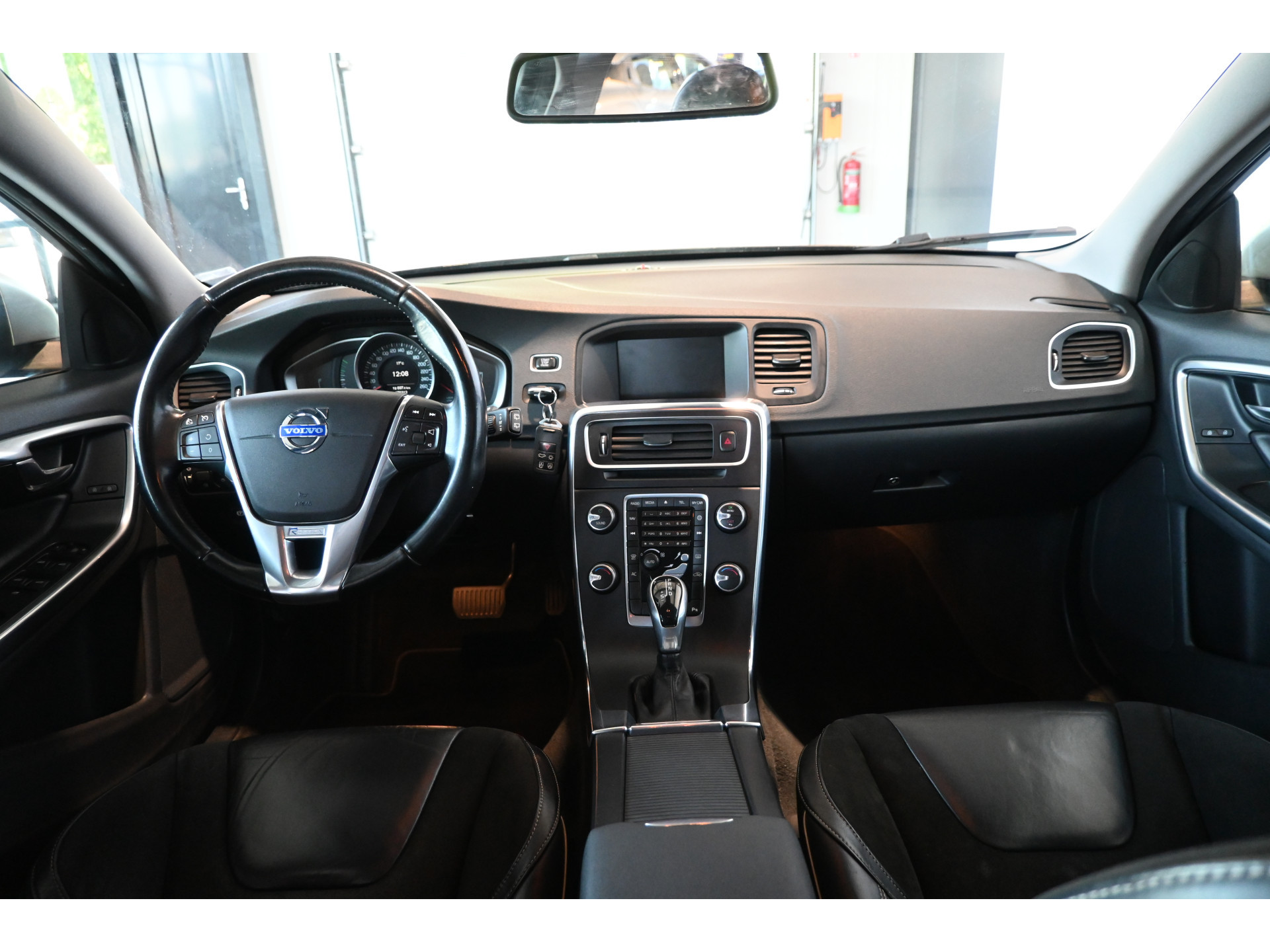 Volvo V60 1.6 D2 Summum Automaat Clima Navigatie Trekhaak Goed Onderhouden! Inruil Mogelijk!