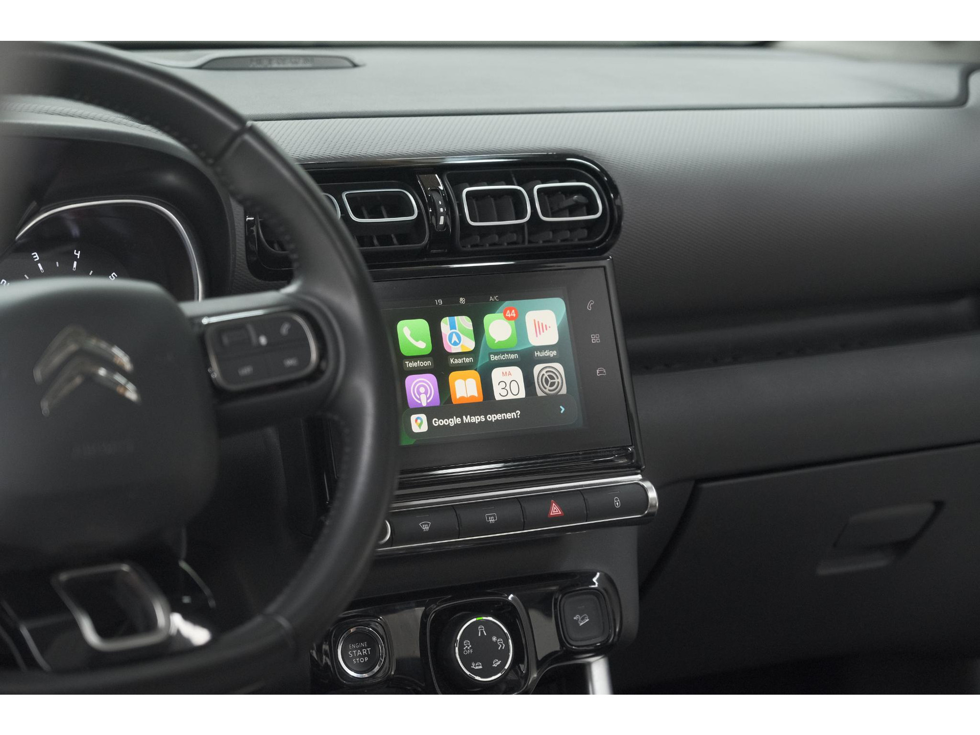 Citroen C3 Aircross PureTech 110 EAT6 Shine | Trekhaak | Panoramadak | Head-Up Display | Camera | Navigatie