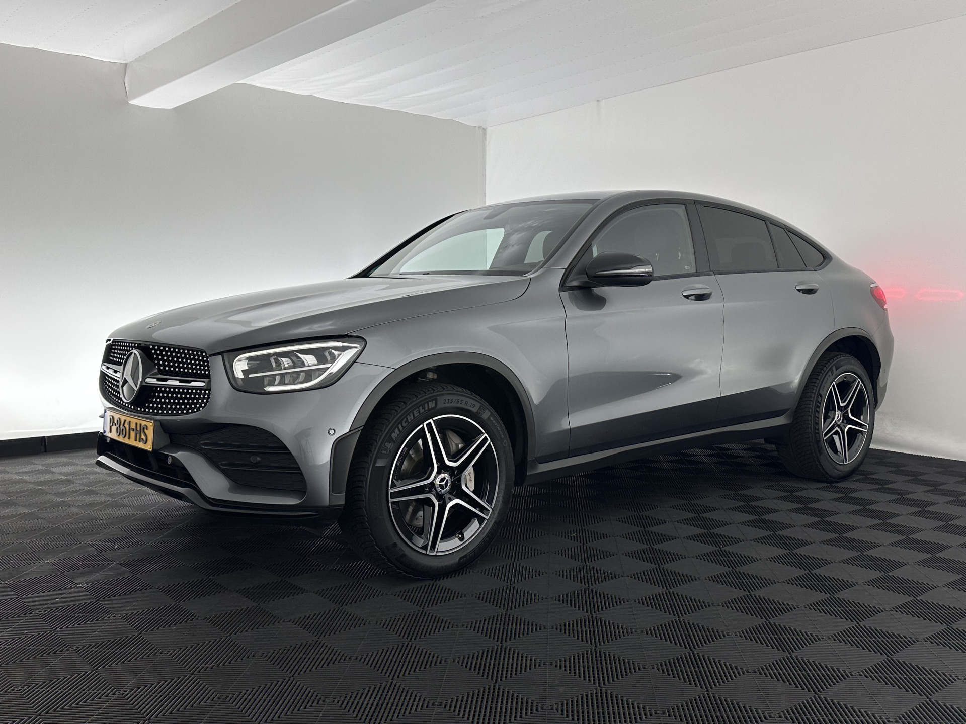 Mercedes-Benz GLC-klasse Coupé 300de 4MATIC Business Solution AMG (Plug-in) (INCL.BTW) *LEATHER-FABRIC | FULL-LED | CAMERA | HEATED-SPORTSEATS | NAVI-FULLMAP | PRIVACYGLASS | SHIFTPADDLES | DAB+ | ECC | PDC | CRUISE | 19''ALU*