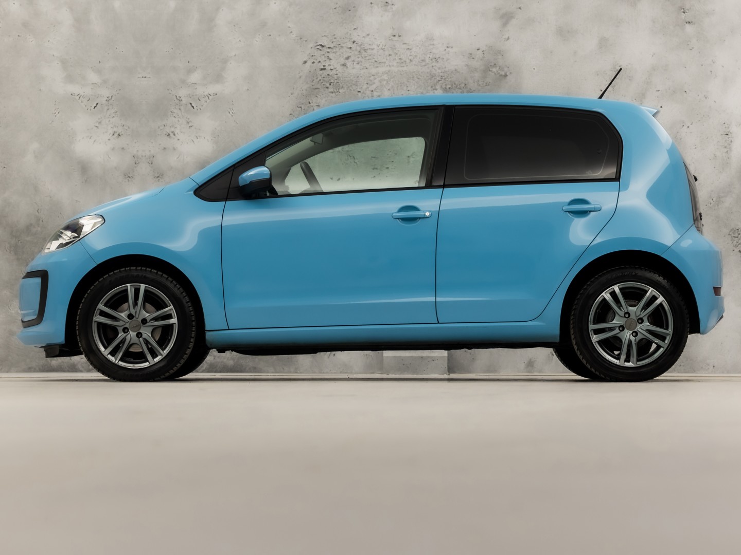 Volkswagen up! 1.0 Sport up! (AIRCO, 5 DEURS, CRUISE, PARKEERSENSOREN, GETINT GLAS, SPORTSTOELEN, LM VELGEN, NIEUWSTAAT)
