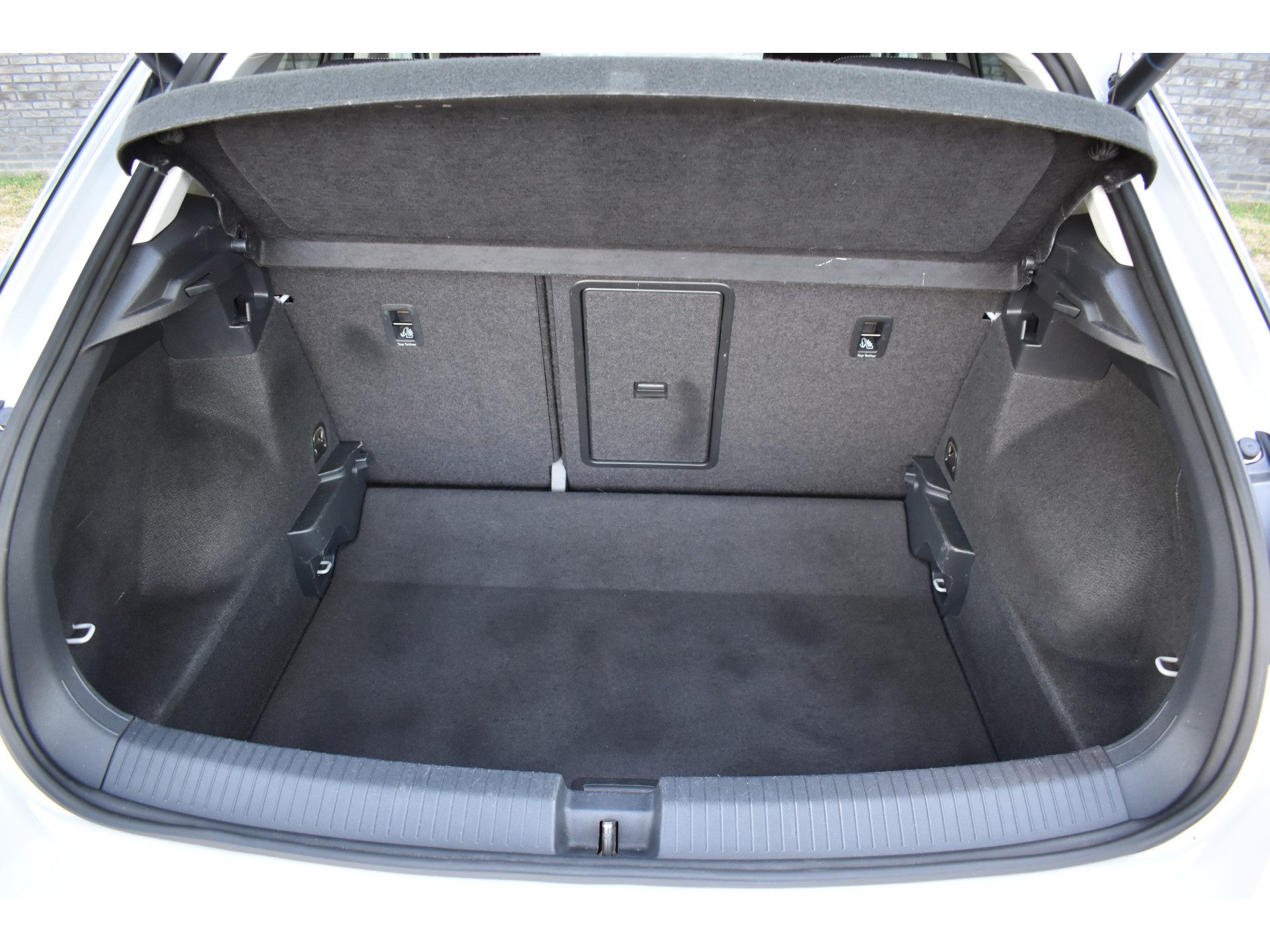 Volkswagen T-Roc 1.5 TSI Sport Business R Carplay Automaat R-line Zwart dak