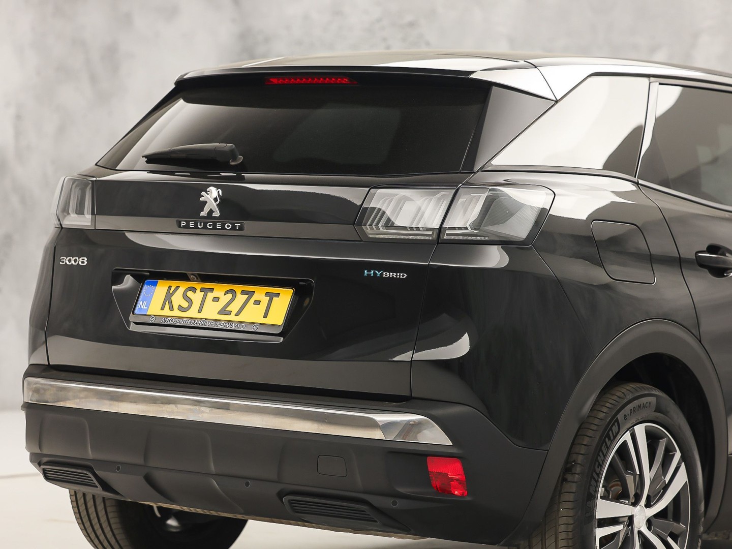 Peugeot 3008 1.6 HYbrid 225 Allure Sport 225Pk Automaat (APPLE CARPLAY, GROOT NAVI, 360 CAMERA, LEDER, SPORTSTOELEN, ZWART HEMEL, KEYLESS, GETINT GLAS, NIEUWSTAAT)