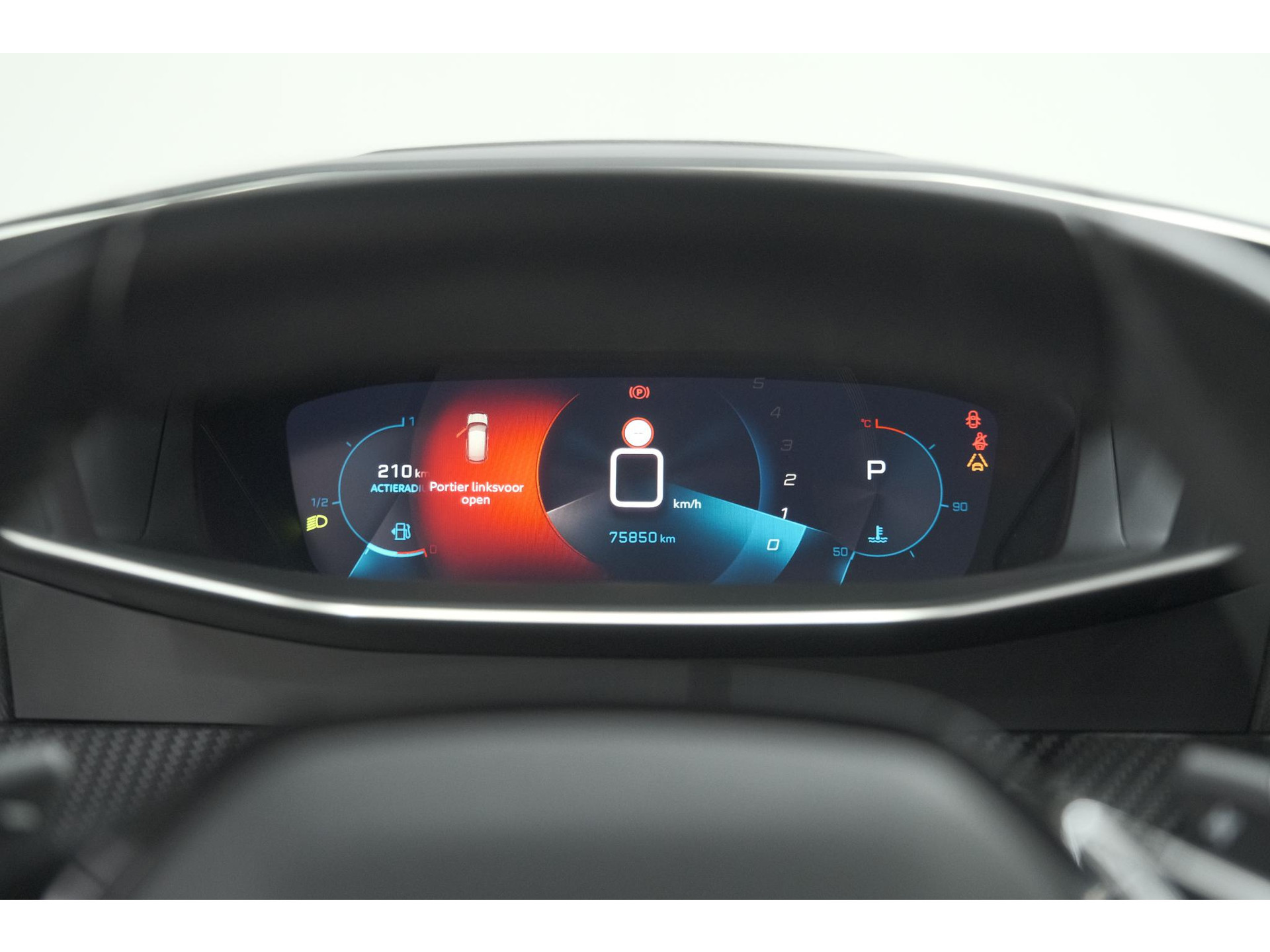 Peugeot 208 PureTech 100 EAT8 Allure | Adaptieve Cruise control |  Camera | Parkeersensoren voor + achter | Navigatie | Apple Carplay