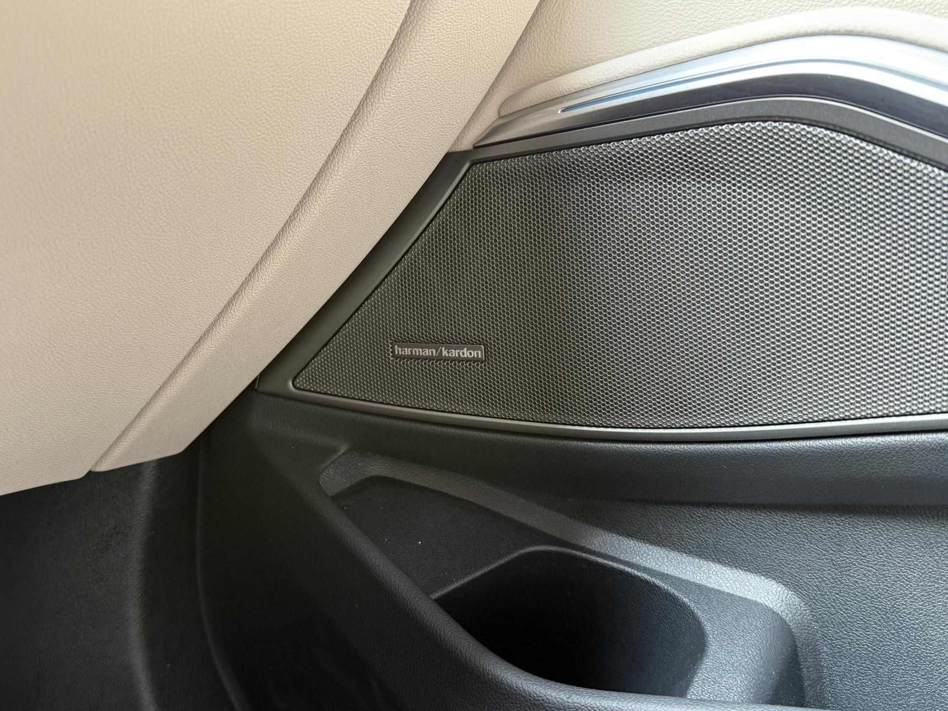 BMW 3-serie Touring 330e | M-Sport | Facelift | Lederen sportstoelen | Harman/Kardon | Sfeerverlichting | Full LED