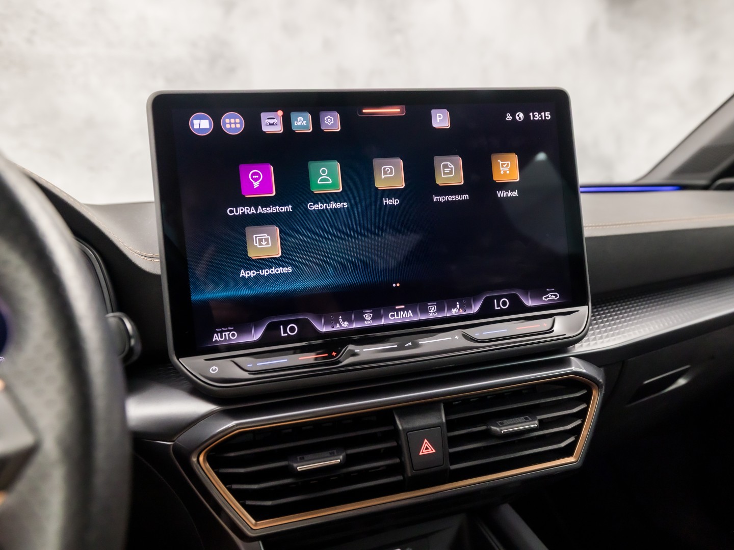 CUPRA Leon 1.5 TSI Sport 150Pk Automaat (APPLE CARPLAY, GROOT NAVI, KUIPSTOELEN, SENNHEISER AUDIO, CAMERA, STUUR/STOELVERWARMING, GETINT GLAS, NIEUWSTAAT)