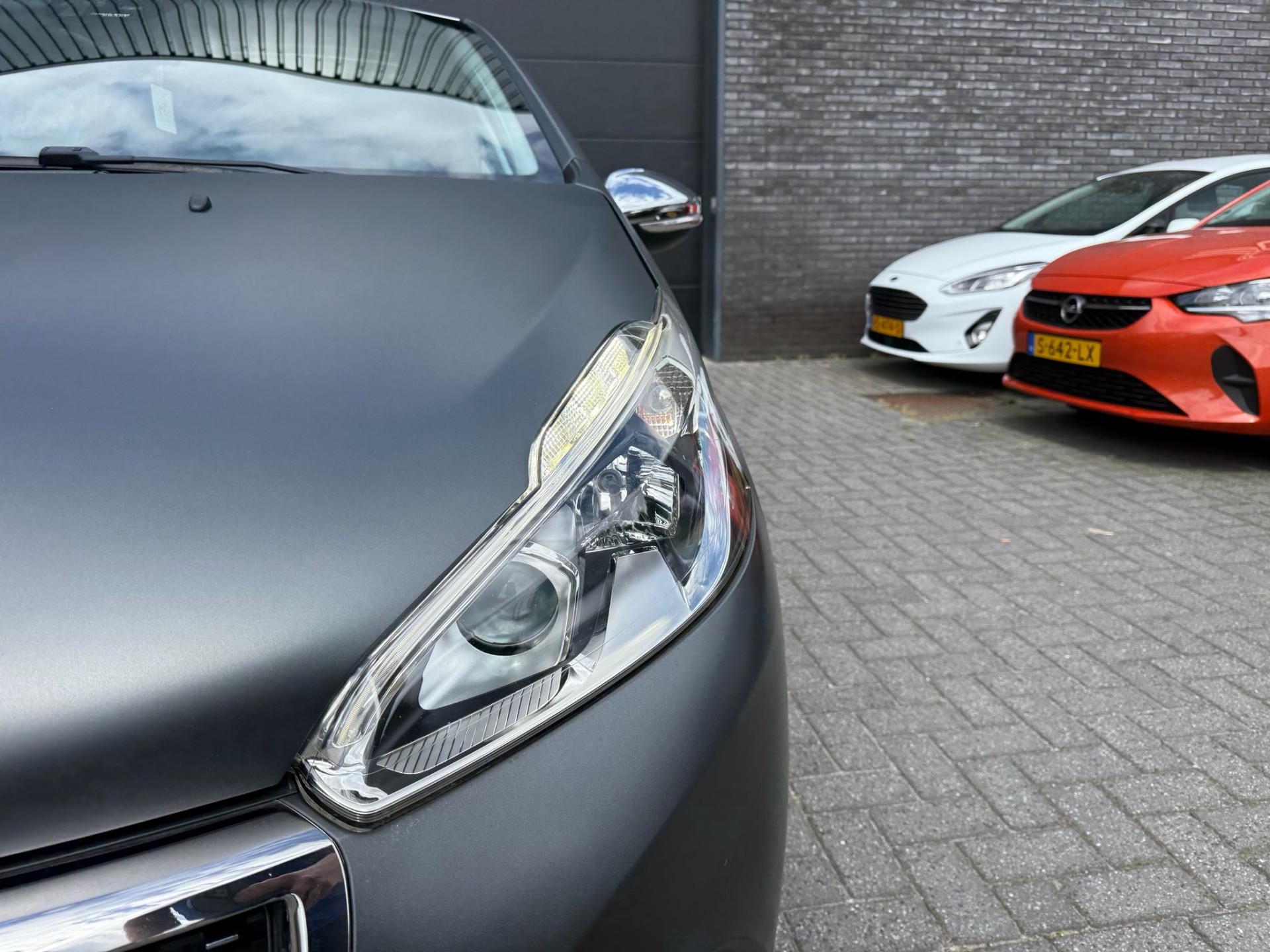 Peugeot 208 1.2 110PK Allure | 2E EIGENAAR | 3/6/12MND GARANTIE | PANO | DAB | CARPLAY | NAVI | CRUISE | JBL | AIRCO | TREKHAAK | MAT |