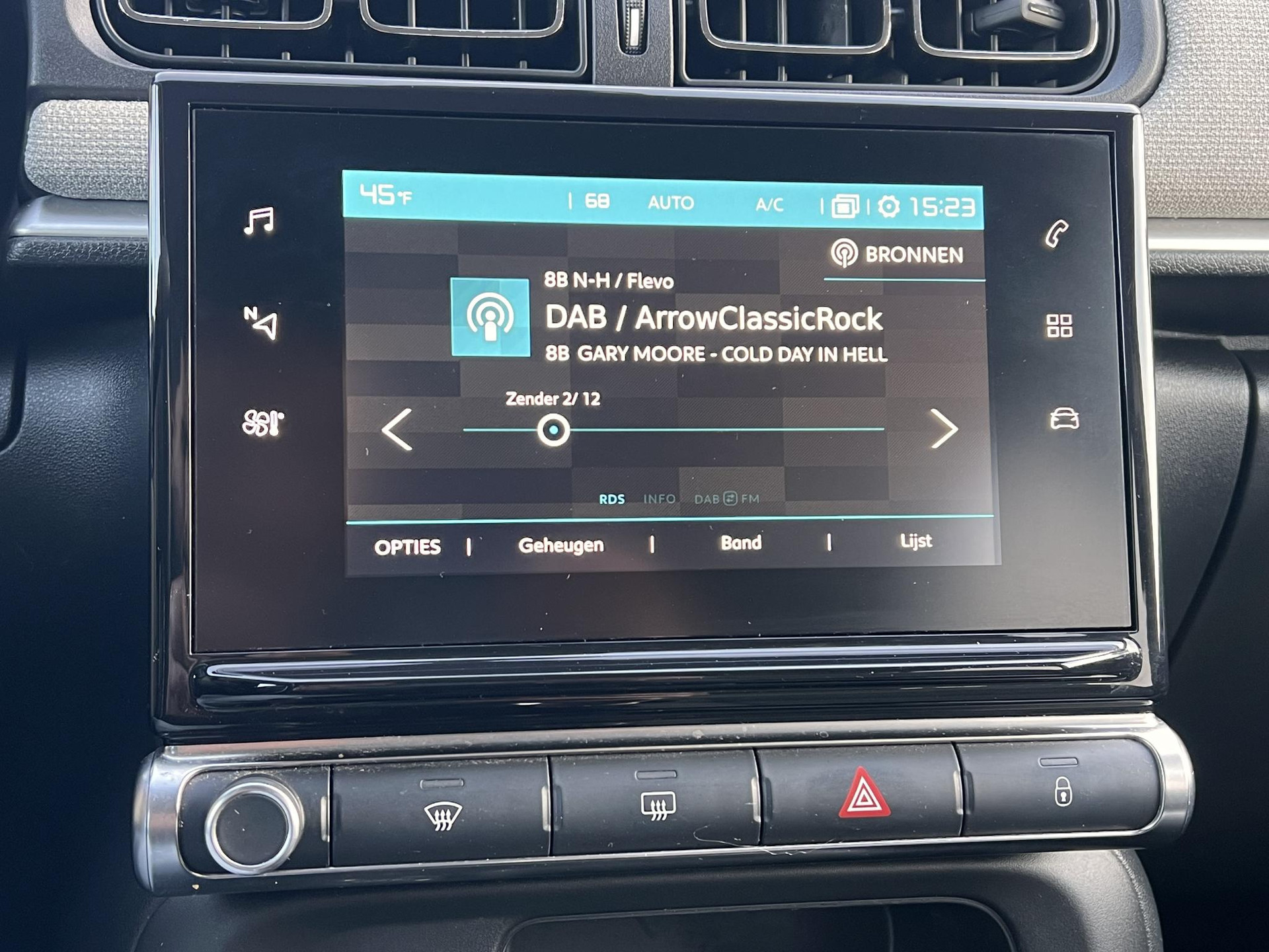Citroen C3 1.2 PureTech S&S Shine 110pk,D-riem vv in 2023,2e Eigenaar,Camera,Navi,Clima,Cruise,Pdc V+A,APK tot 01-2027