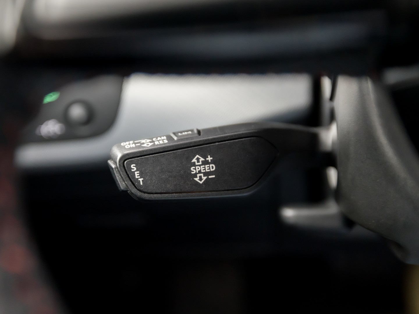 Audi A4 Avant 2.0 TFSI S-Line Sport 190Pk Automaat (NAVIGATIE, SFEERVERLICHTING, PLAT S-LINE SPORTSTUUR, GETINT GLAS, SPORTSTOELEN, CAMERA, TREKHAAK, NIEUWE APK, NIEUWSTAAT)