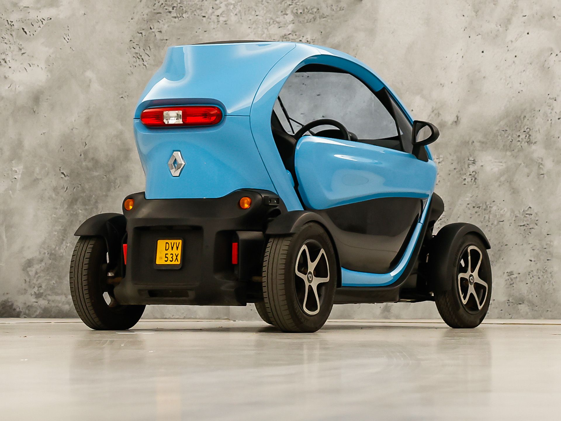 Renault Twizy Life Sport (45 KMH, BROMMER KENTEKEN, LED, ZWART LEDER, PARKEERSENSOREN, SPORTSTOEL, NIEUWSTAAT)